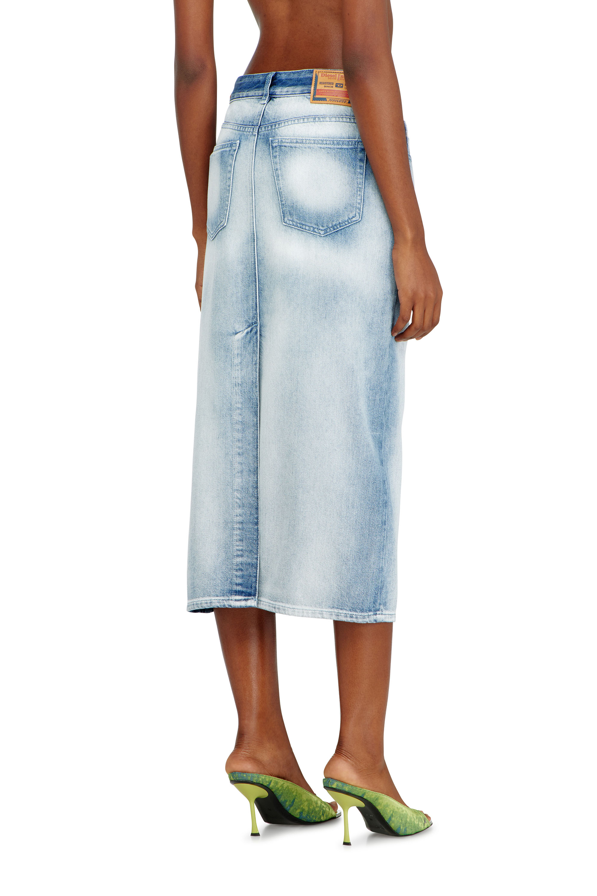 Diesel - DE-SKYE-FSI, Jupe &agrave; demi-longueur en denim skeleton mi-l&eacute;ger Femme in Bleu - 4