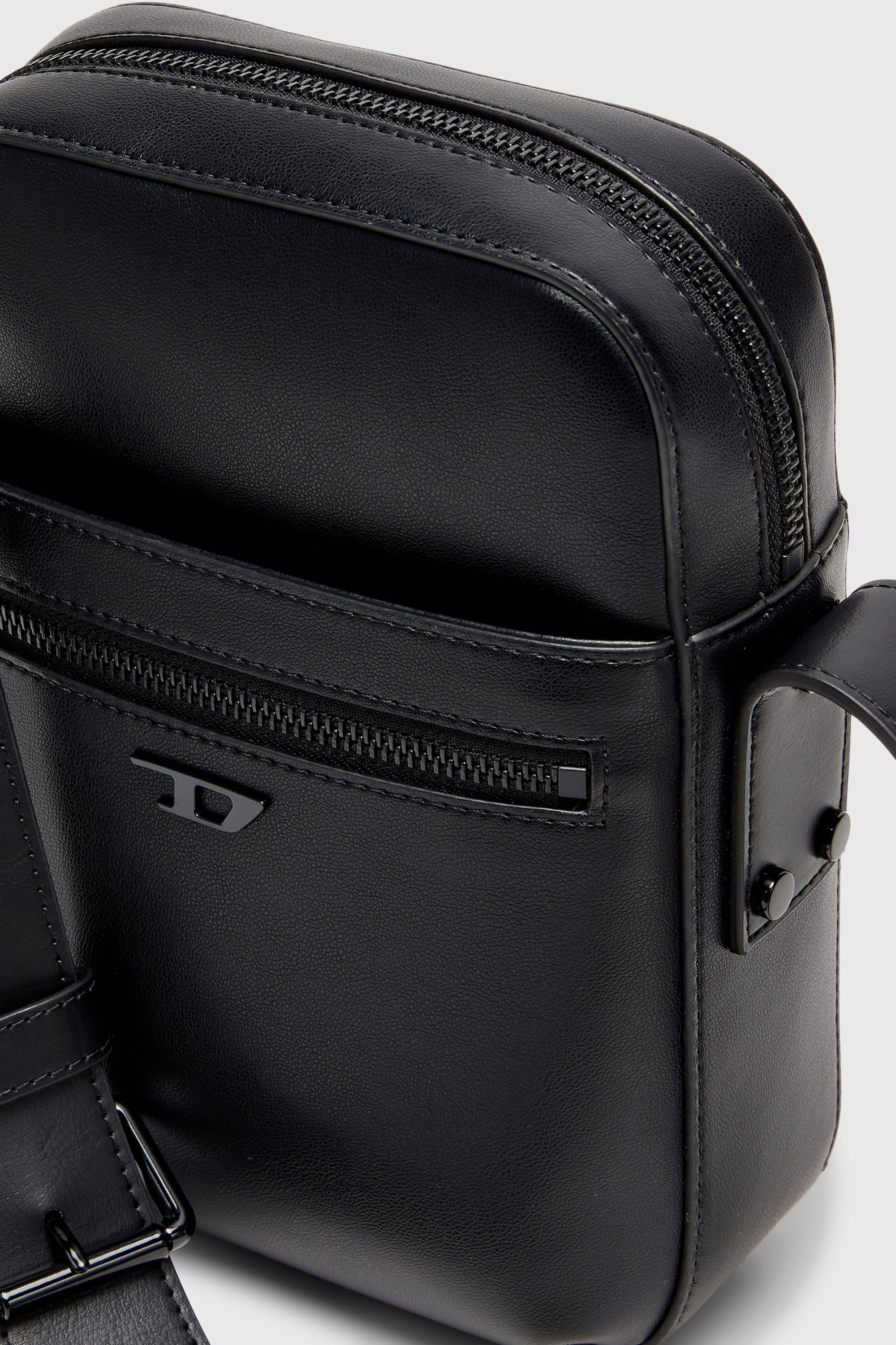 Diesel - RIVET-D CROSSBODY, Rivet-D - Sac bandouli&egrave;re en PU avec rivets Homme in Noir - 5
