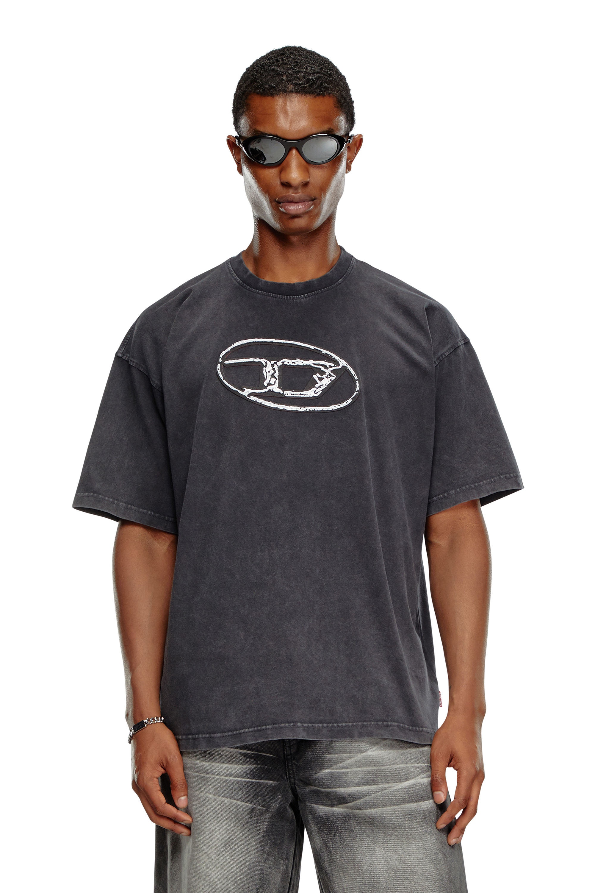 Diesel - T-BOXT-Q22, Homme T-shirt délavé avec imprimé Oval D in Noir - Image 2