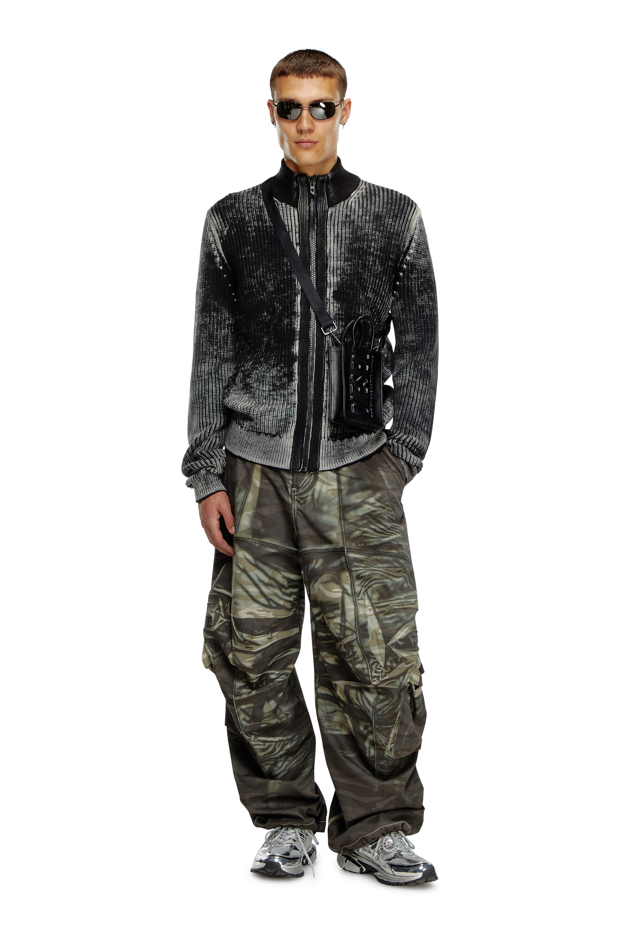 Diesel - DSL 3D SHOPPER MINI X, Dsl 3D Mini -Petit sac tote en PU avec logo embossé Homme in Noir - 6