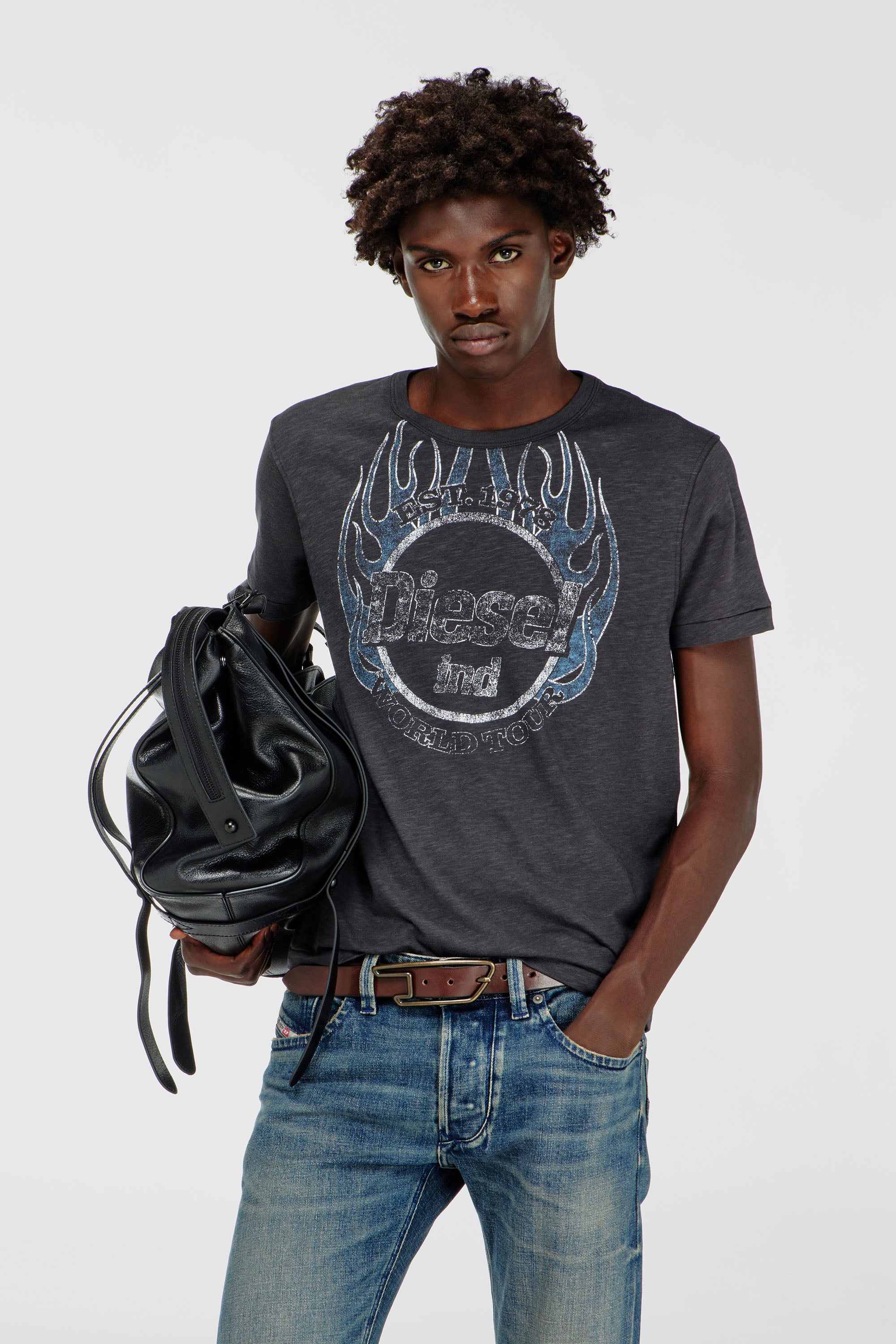 Diesel - T-NOTS, T-shirt en jersey flamm&eacute; avec imprim&eacute; craquel&eacute; Homme in ToBeDefined - 1