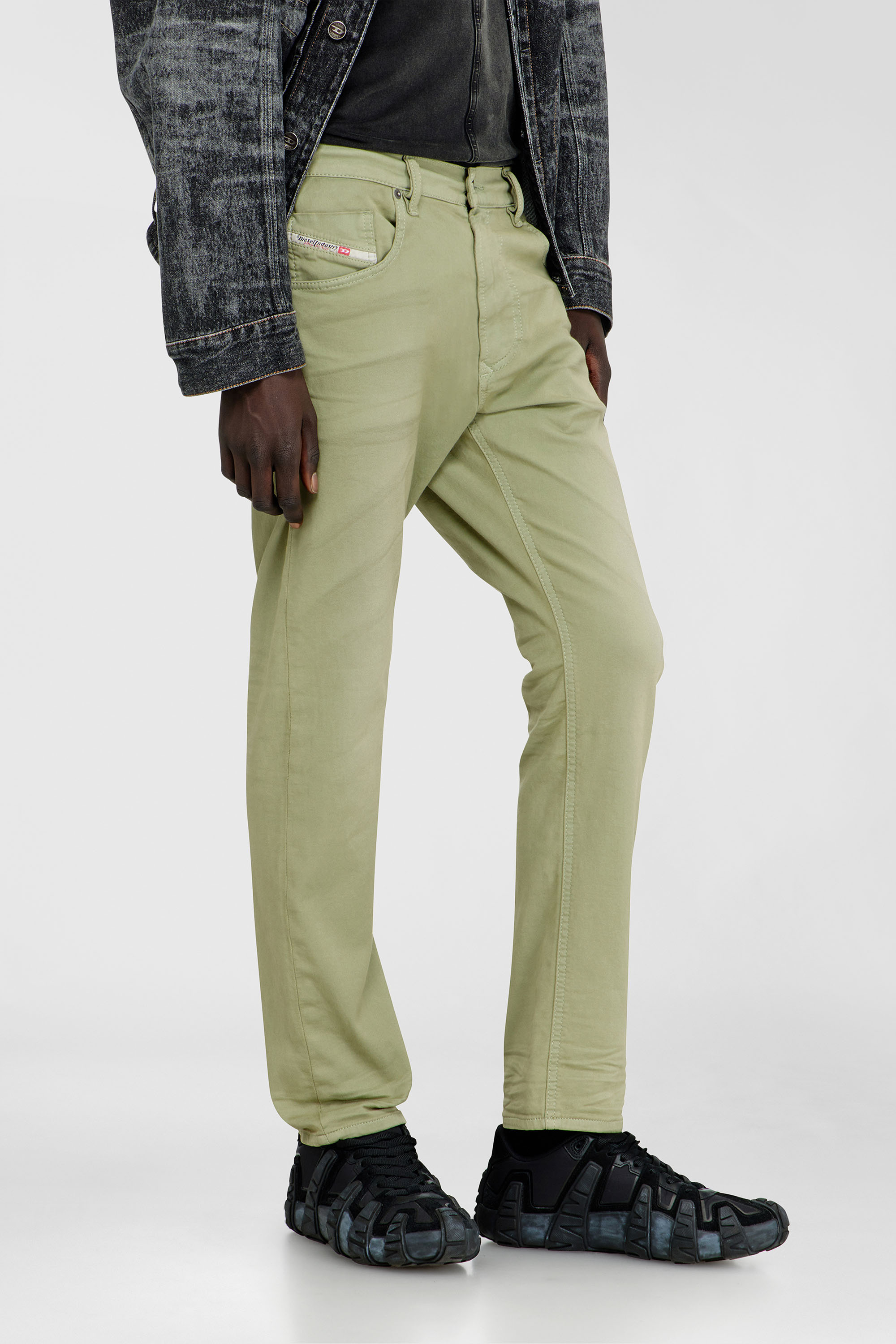 Diesel - Regular 2032 D-Krooley-BW Joggjeans&reg; 0670M Homme, Vert Olive - Image 5