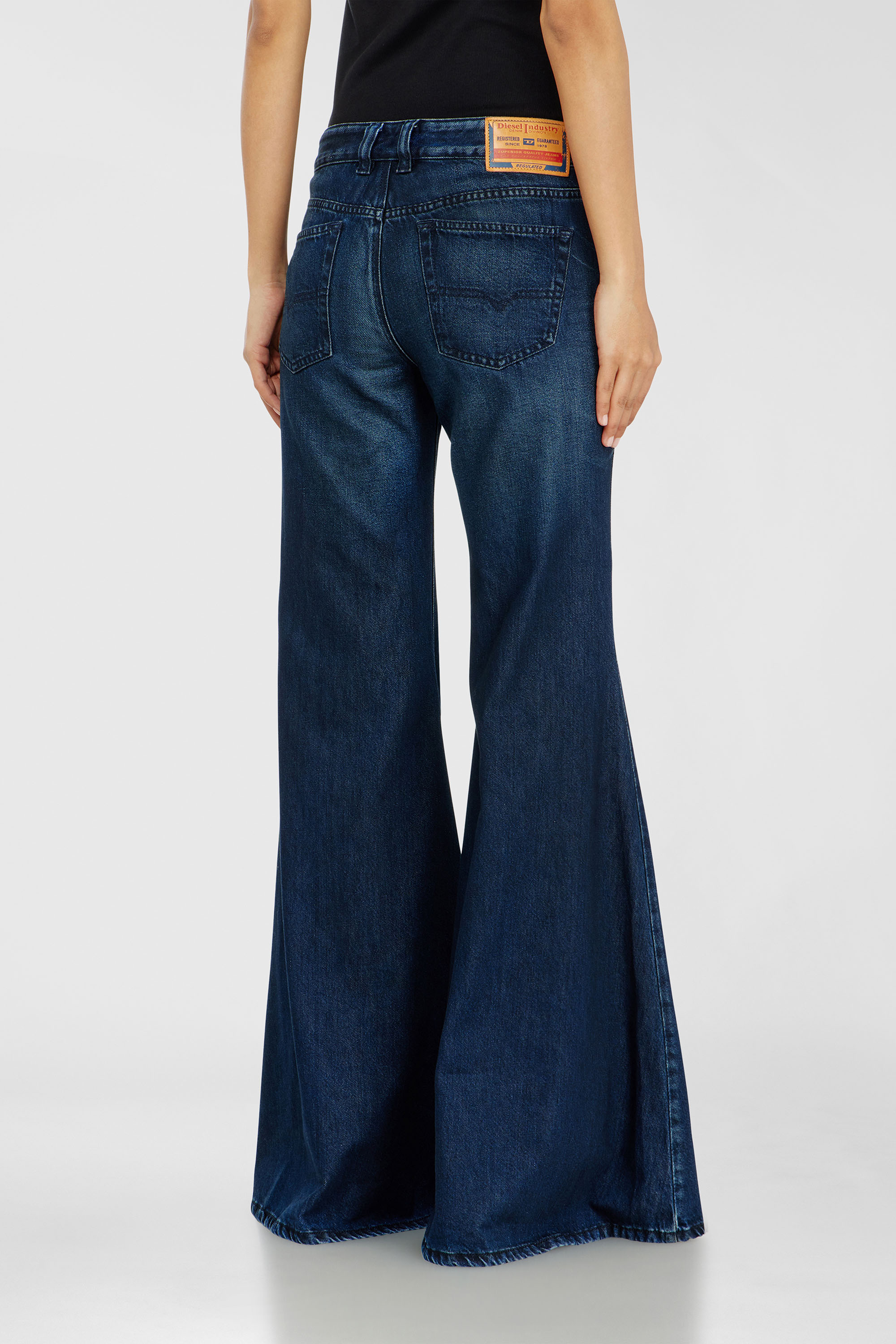 Diesel - Flare Jeans 1970 D-Bleess 09N21 Femme, Bleu Fonc&eacute; - Image 5