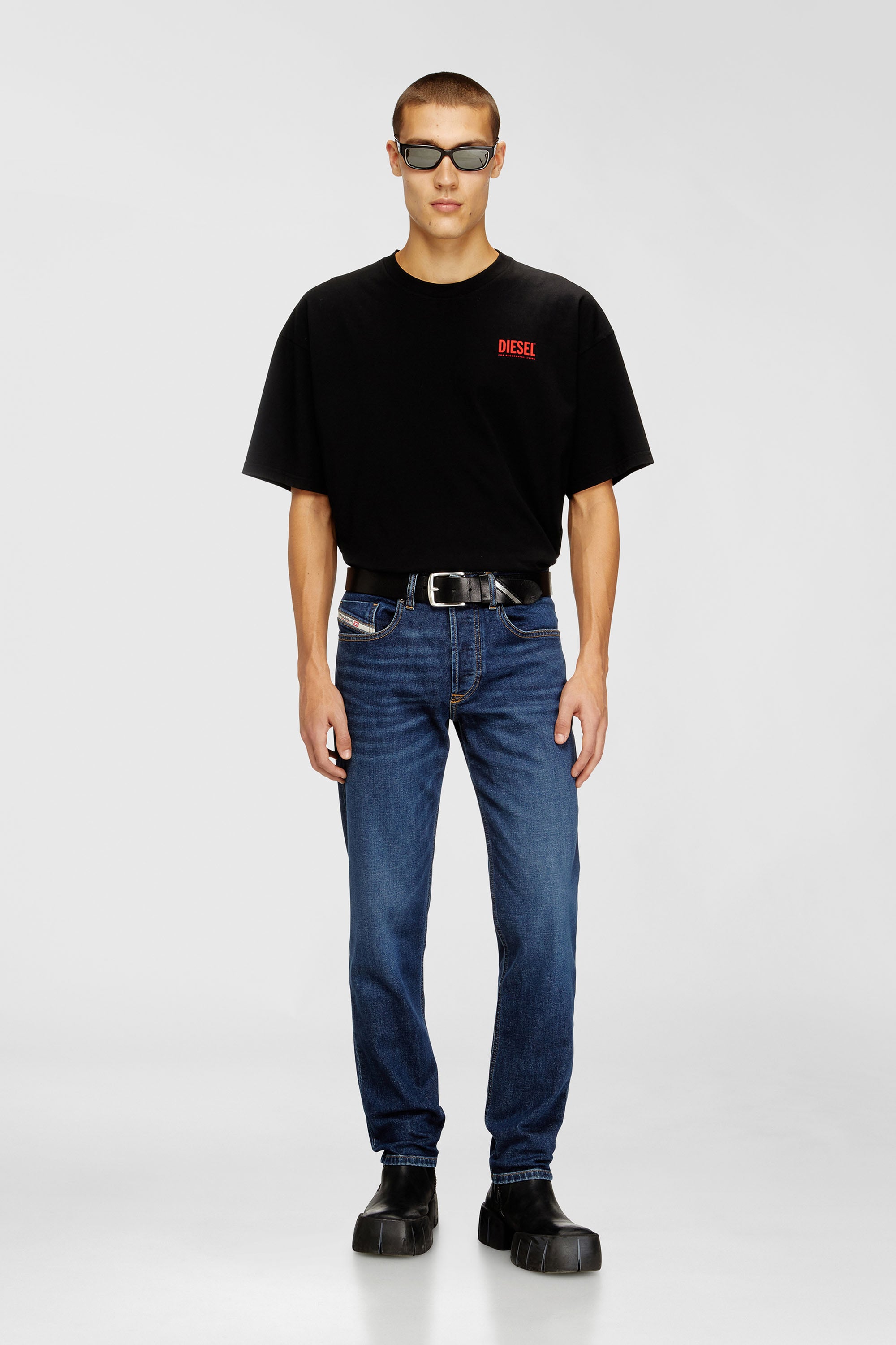 Diesel - Regular Jeans 2023 D-Finitive 0ADBG Homme, Bleu moyen - Image 1