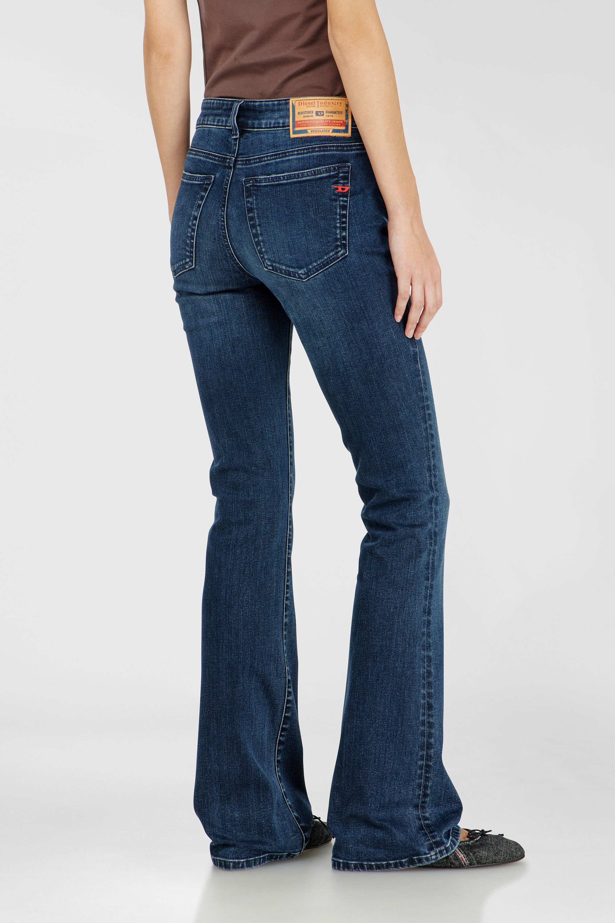Diesel - Bootcut Jeans 1969 D-Ebbey 0ILDY Femme, Bleu Fonc&eacute; - Image 5