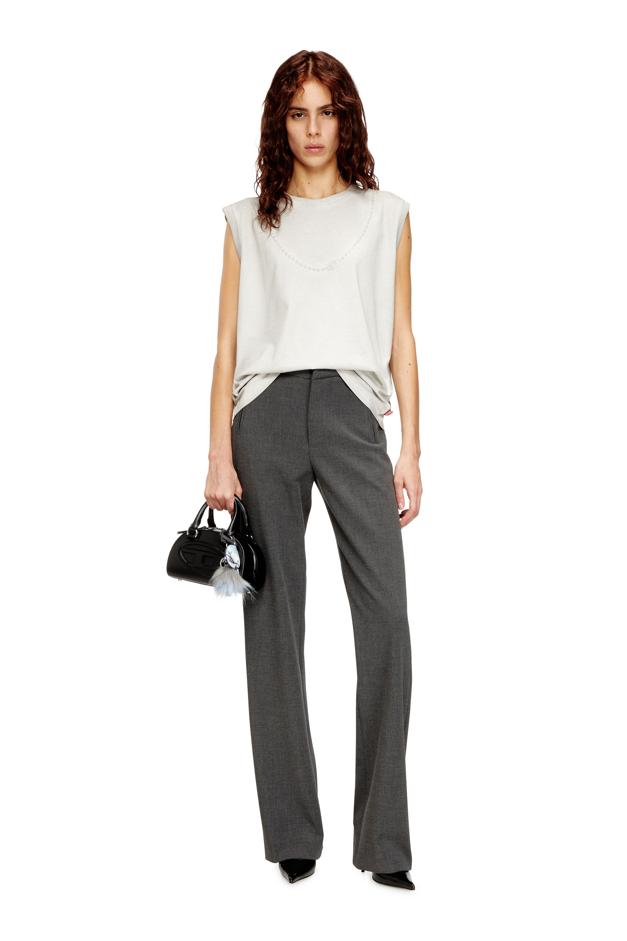 Diesel - T-EMBEJ, T-shirt sans manches avec chaîne embossée Femme in Blanc - 2