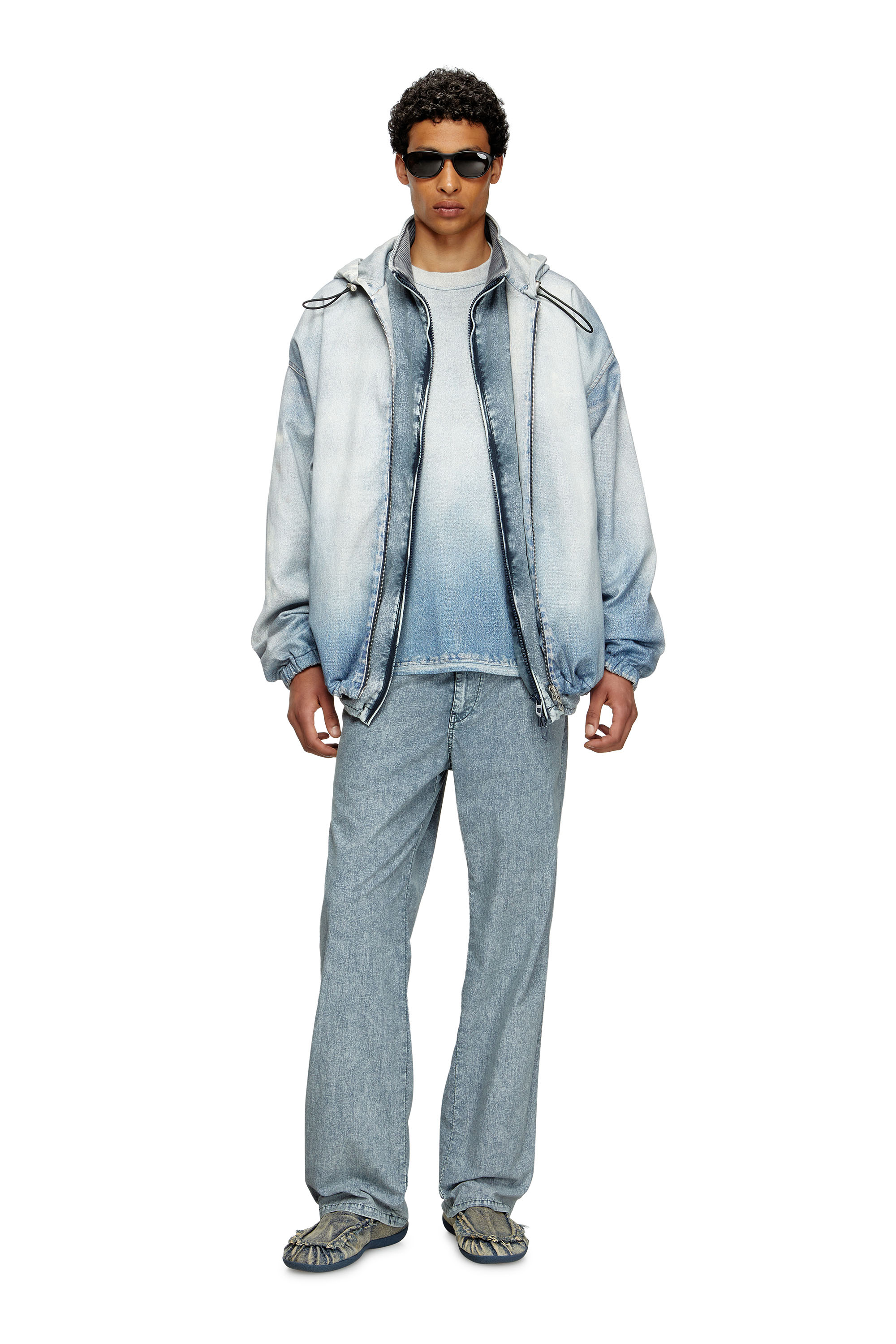Diesel - D-WYNNY JOGG, Veste à capuche en tissu JoggJeans imprimé effet blanchi Homme in Bleu - 2