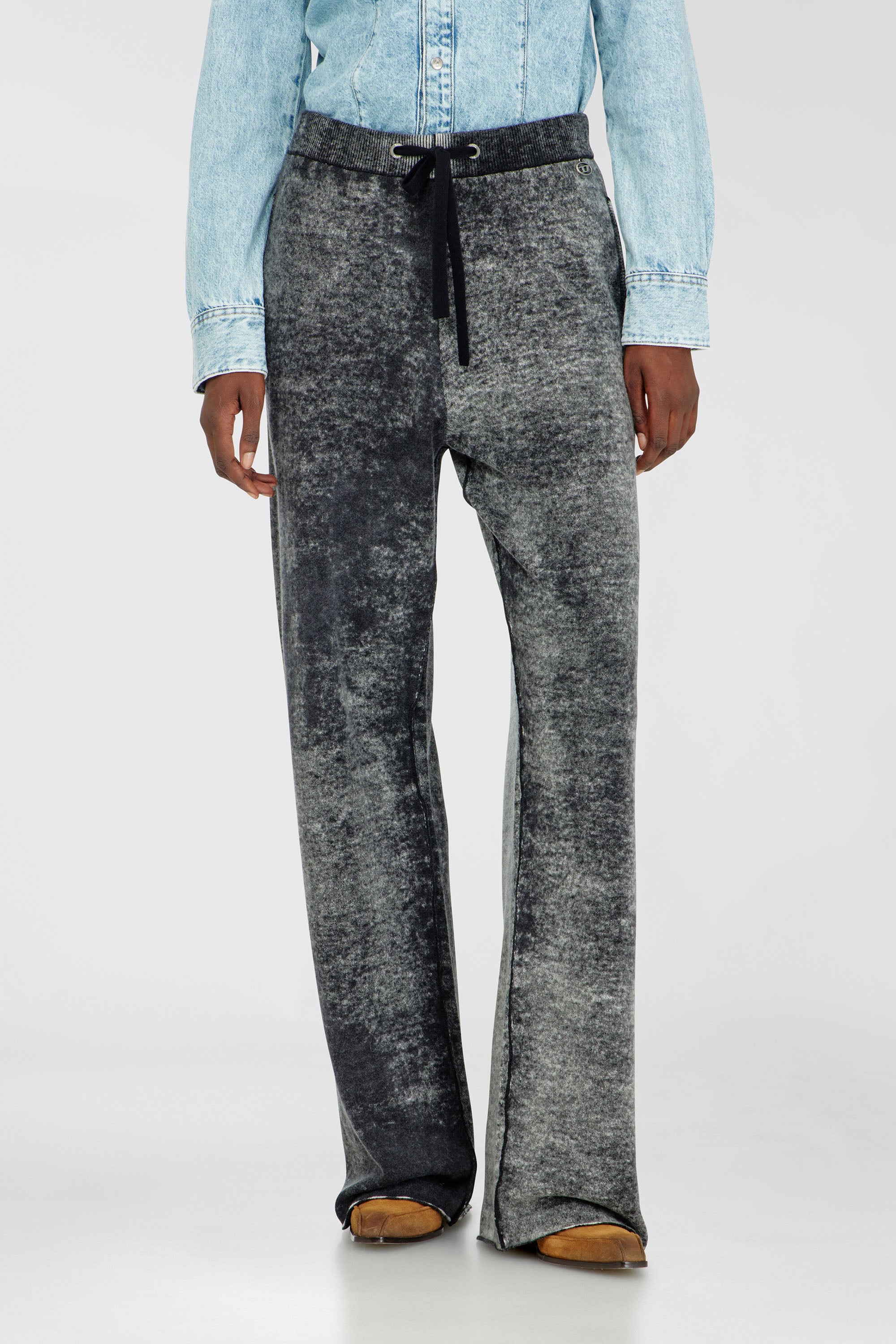 Diesel - M-HONORINE, Pantalon de surv&ecirc;tement en laine tricot&eacute;e &agrave; motif invers&eacute; Femme in Gris - 1