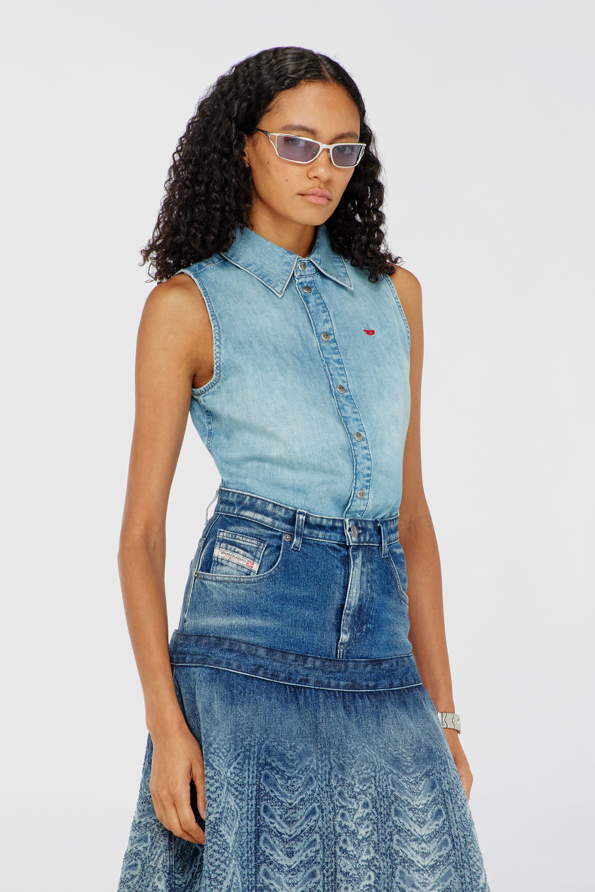 Diesel - DE-EAZY-SL, Chemise en denim sans manches Femme in Bleu - 2