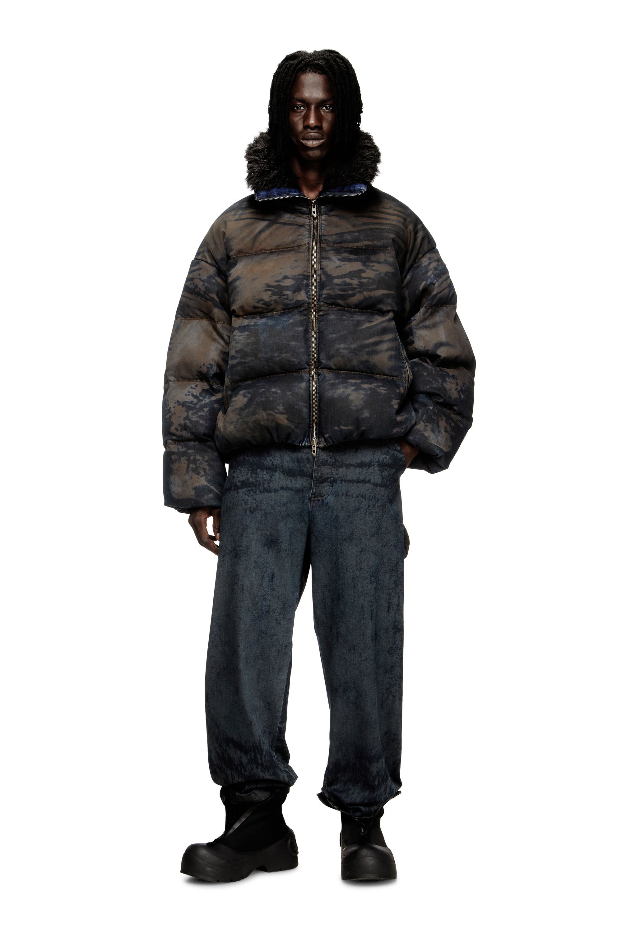 Diesel - W-JOHNS, Doudoune en denim camouflage effet sali Homme in Polychrome - 1