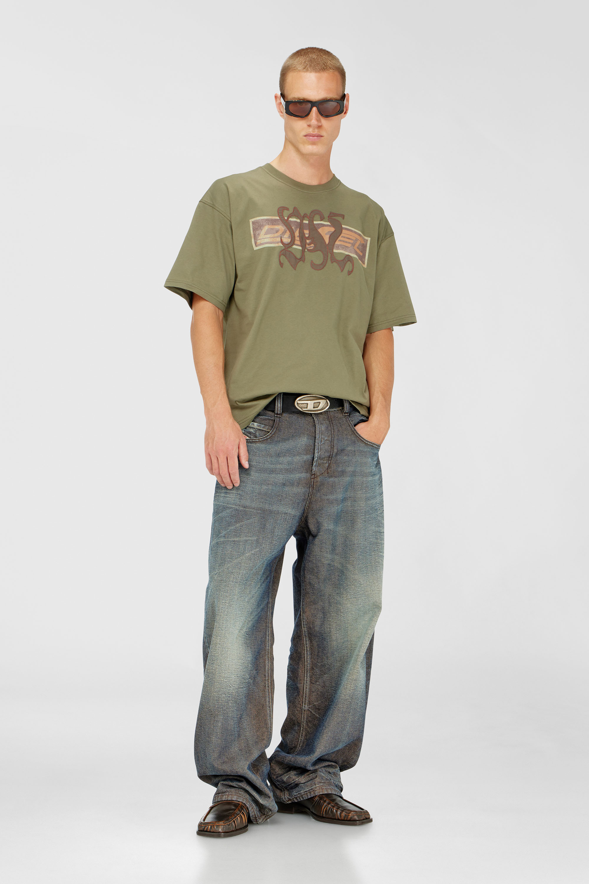 Diesel - T-BOXT-AA17, T-shirt avec imprim&eacute; graphique et patchs Homme in Vert - 1