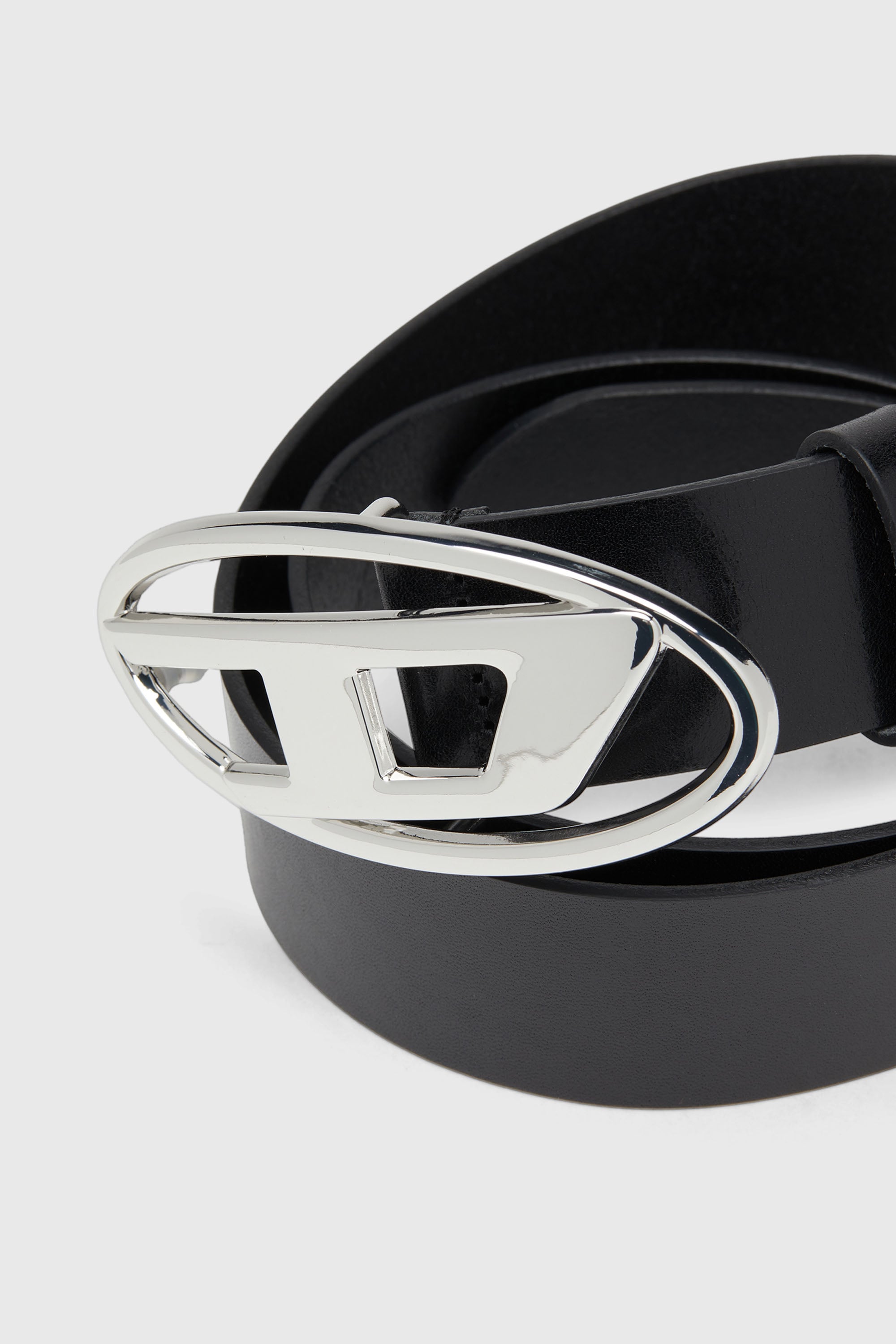 Diesel - B-1DR W, Ceinture en cuir &agrave; boucle argent&eacute;e brillante en D Femme in Noir - 2
