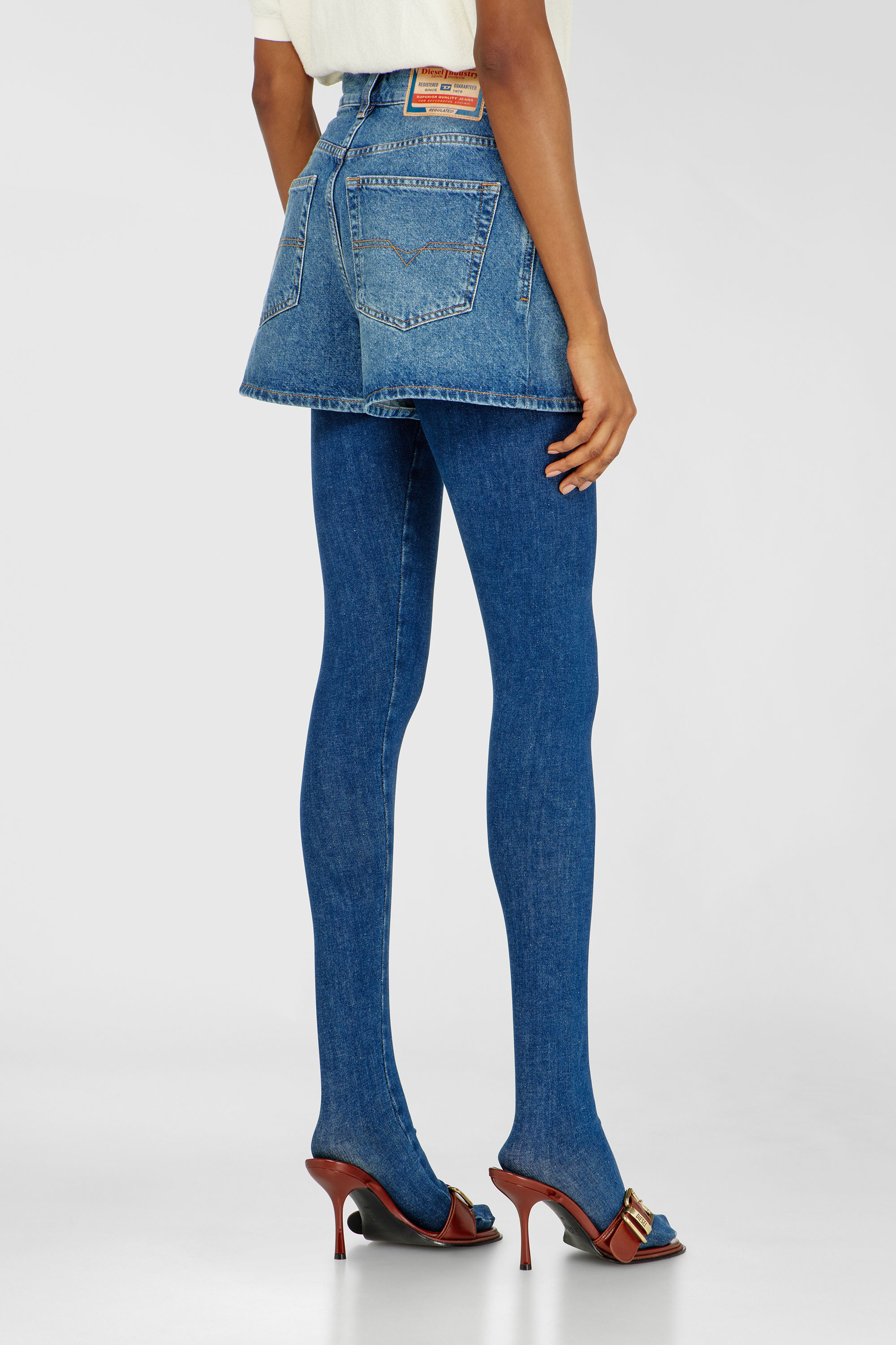 Diesel - DE-HELIOS, Short en denim us&eacute; Femme in Bleu - 4