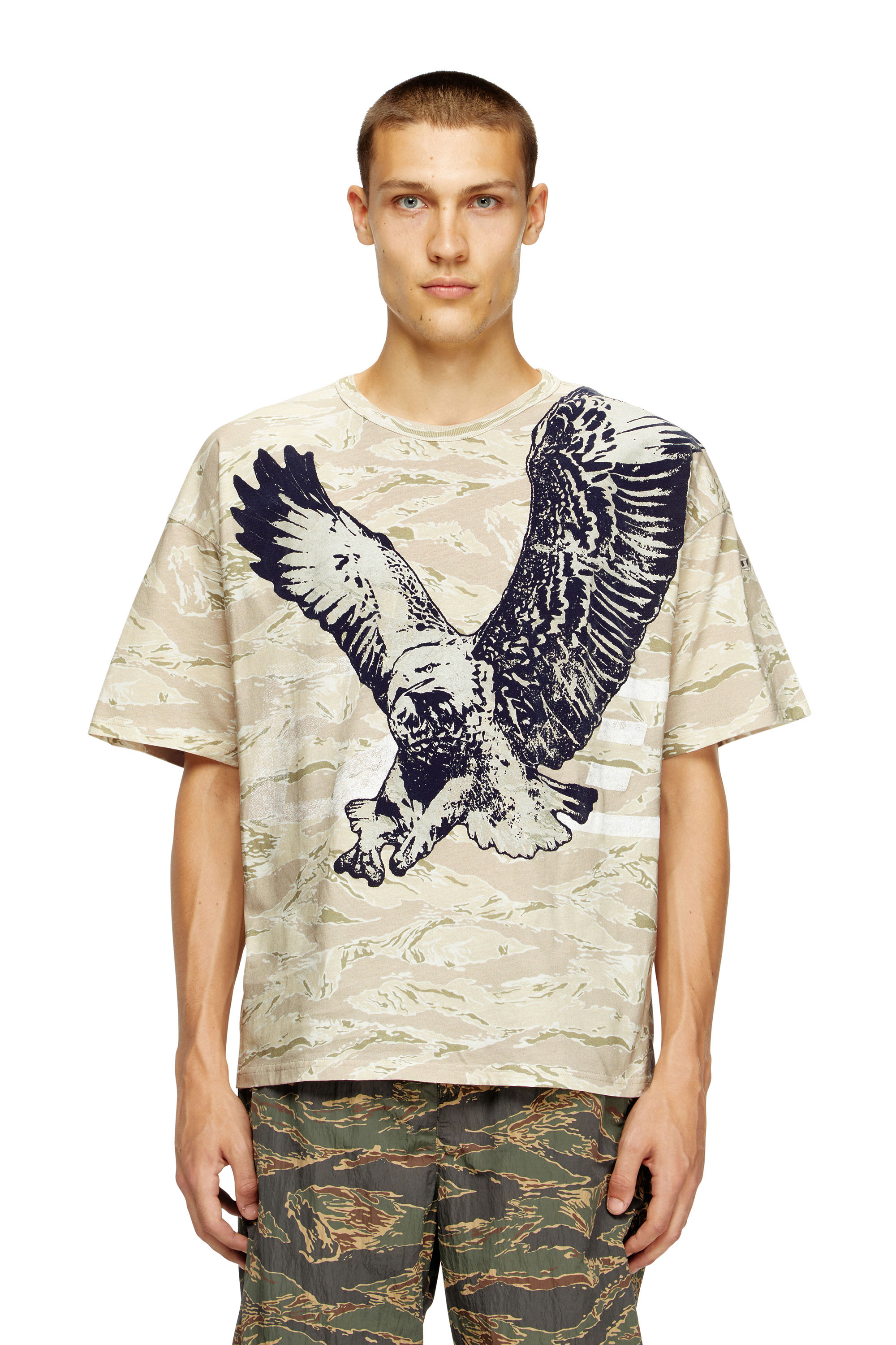 Diesel - T-BOXT-T14, T-shirt camouflage avec imprimé aigle Homme in Beige - 1