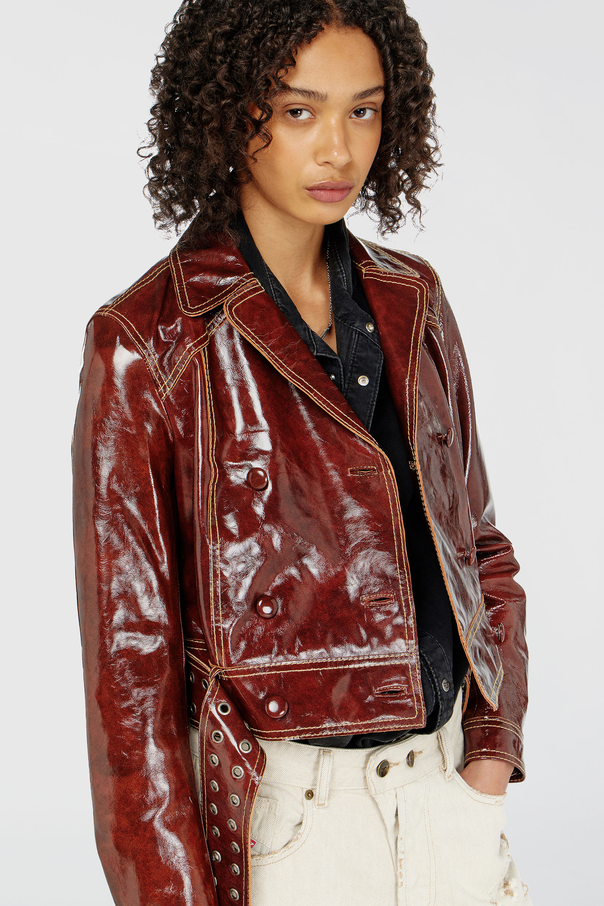 Diesel - L-EGEND, Veste en cuir verni avec large ceinture Femme in Rouge - 6