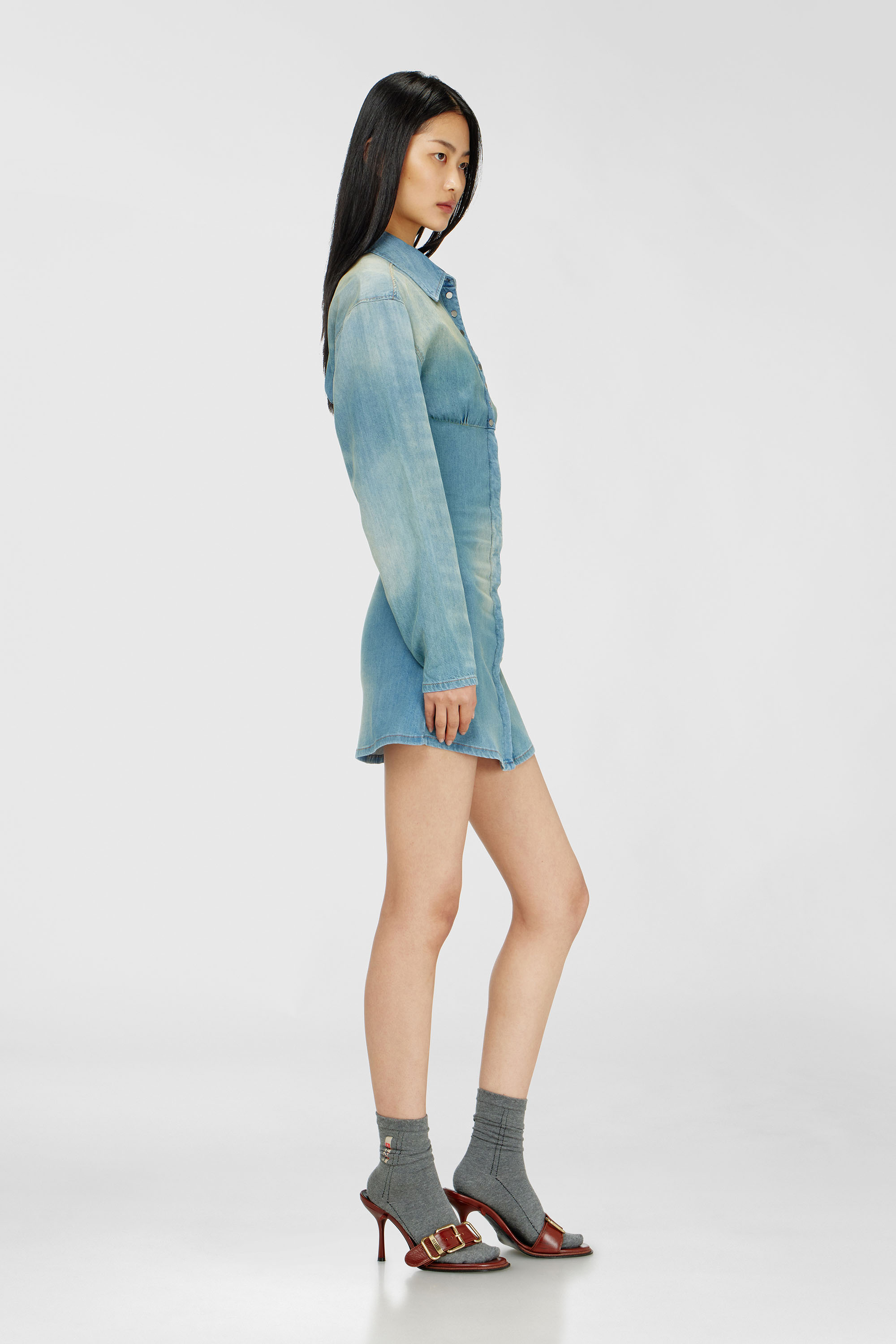 Diesel - DE-VIOLIM-S, Robe-chemise mini en denim &agrave; design segment&eacute; Femme in Bleu - 1