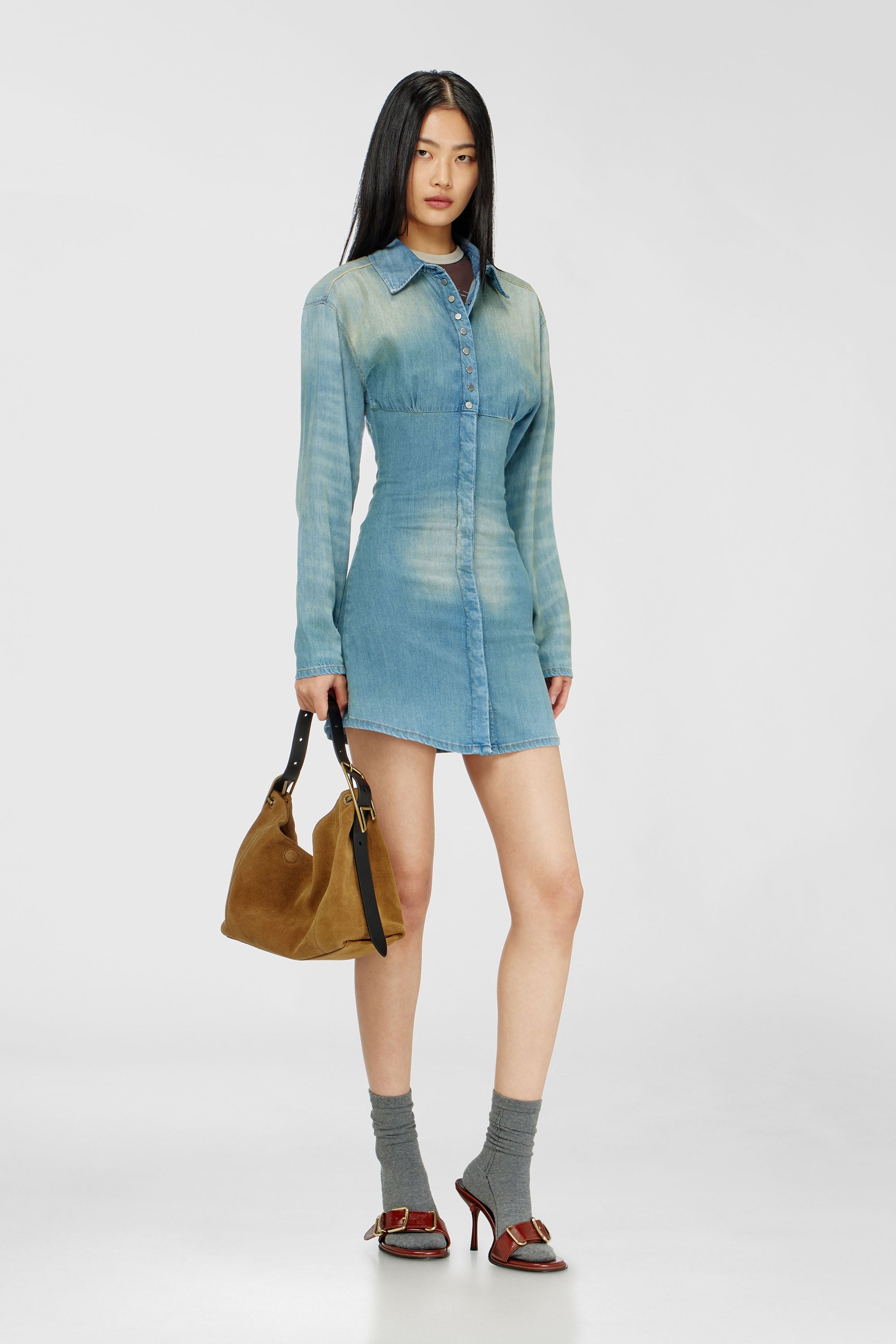 Diesel - DE-VIOLIM-S, Robe-chemise mini en denim &agrave; design segment&eacute; Femme in Bleu - 2