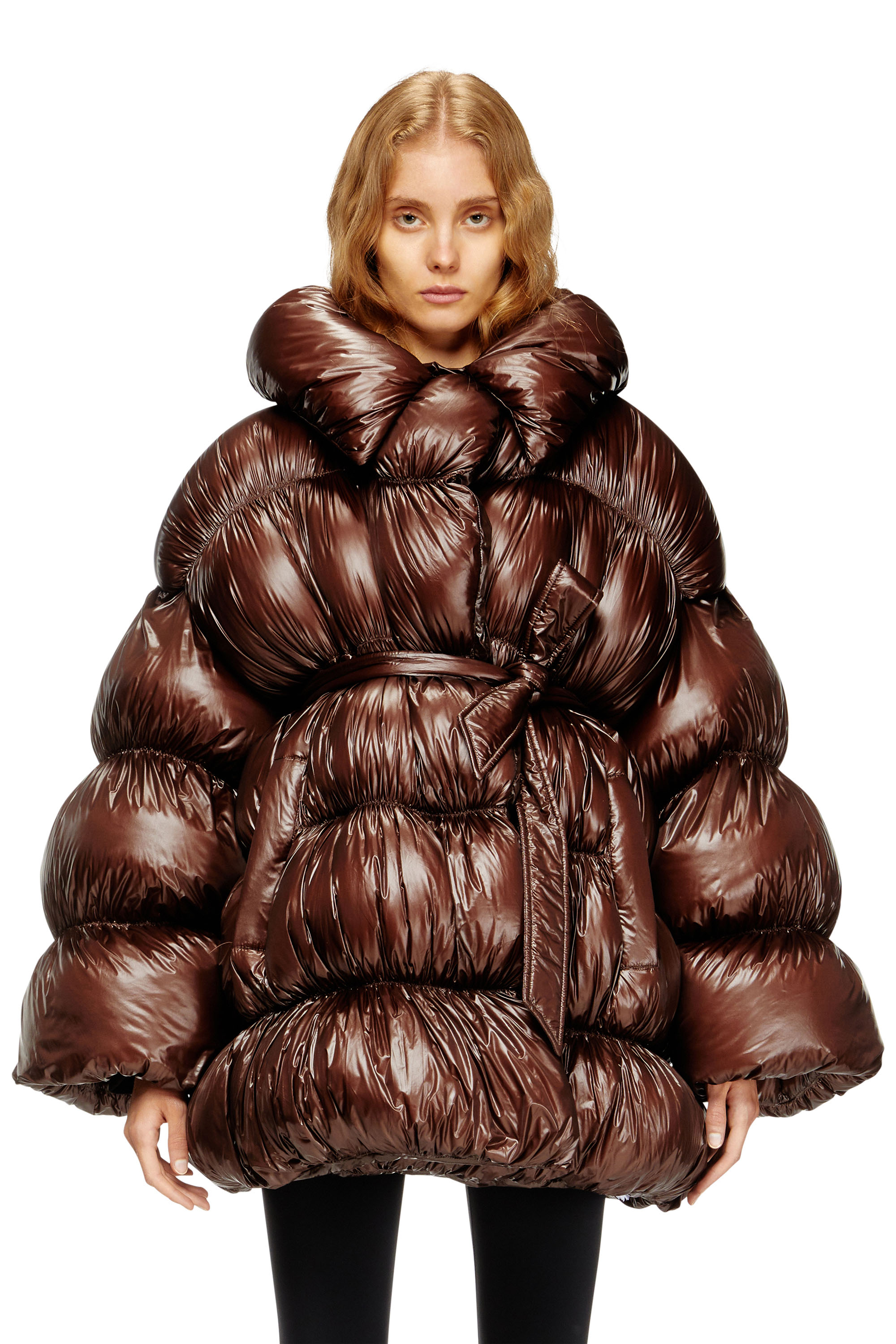 Diesel - W-INONA, Manteau court en duvet matelassé avec ceinture Femme in Marron - 3