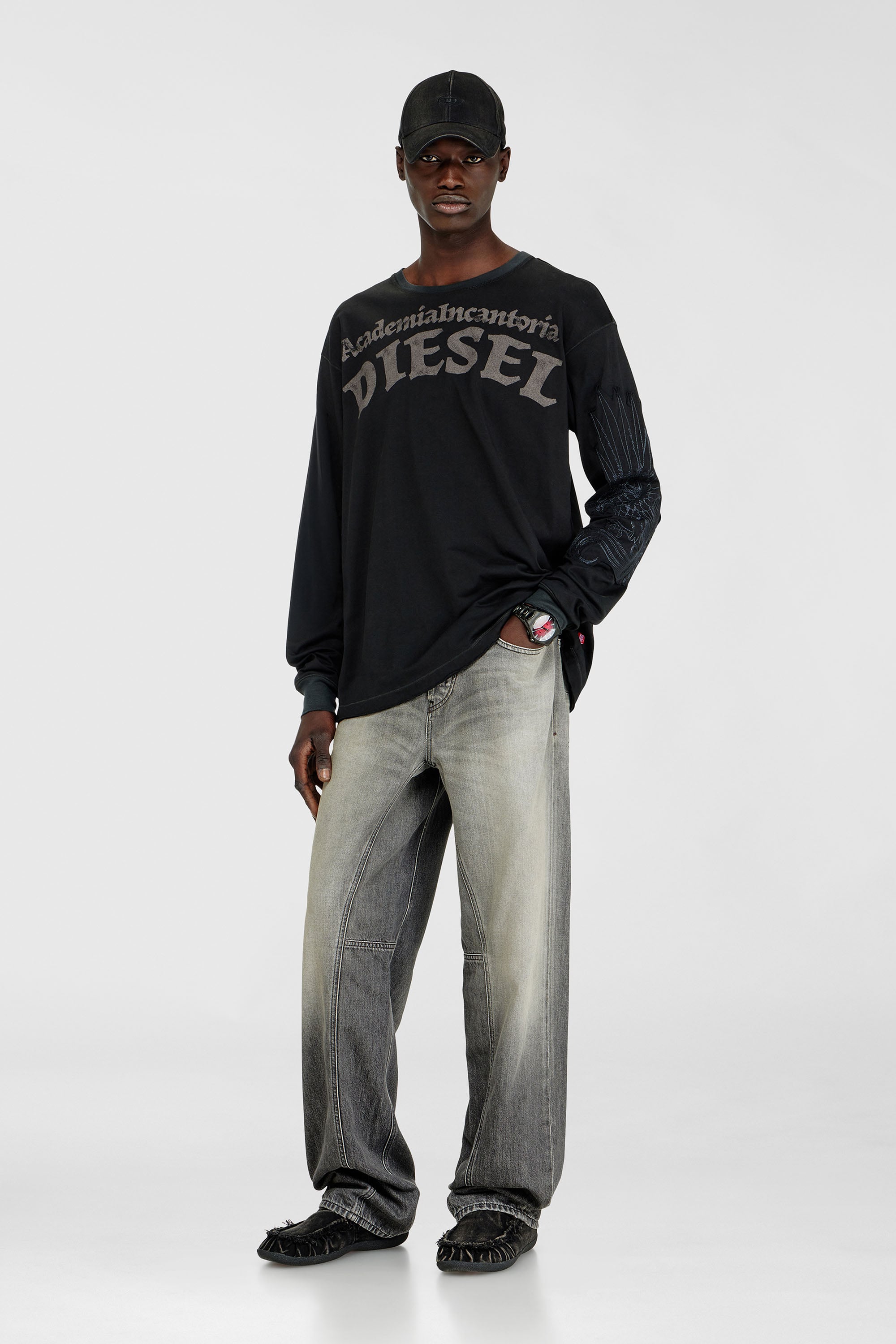 Diesel - T-NORM-LS-AA3, T-shirt manches longues avec imprim&eacute;s et patchs Homme in Noir - 2