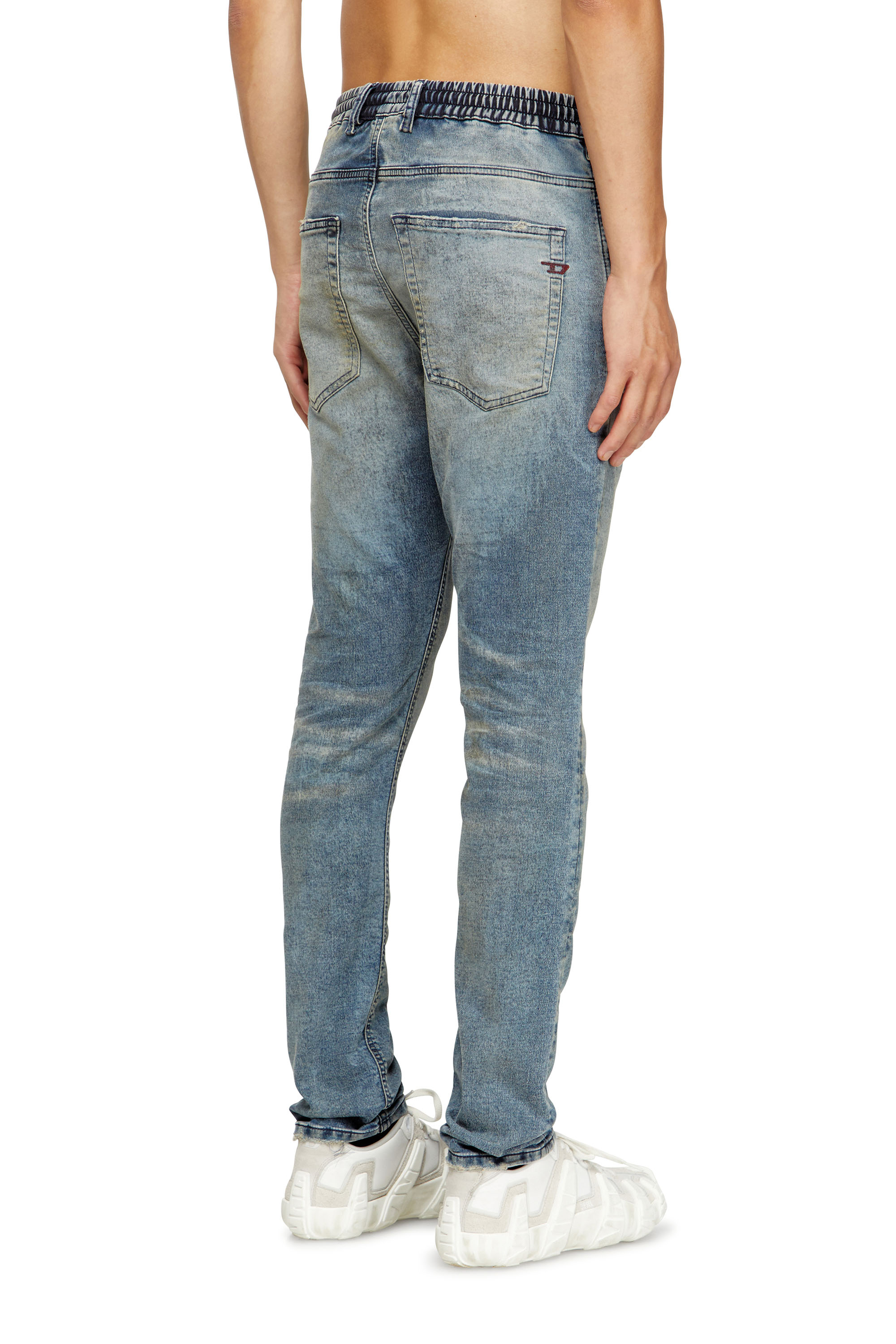 Diesel - Regular 2032 D-Krooley Joggjeans® 09M37 Homme, Bleu moyen - Image 4