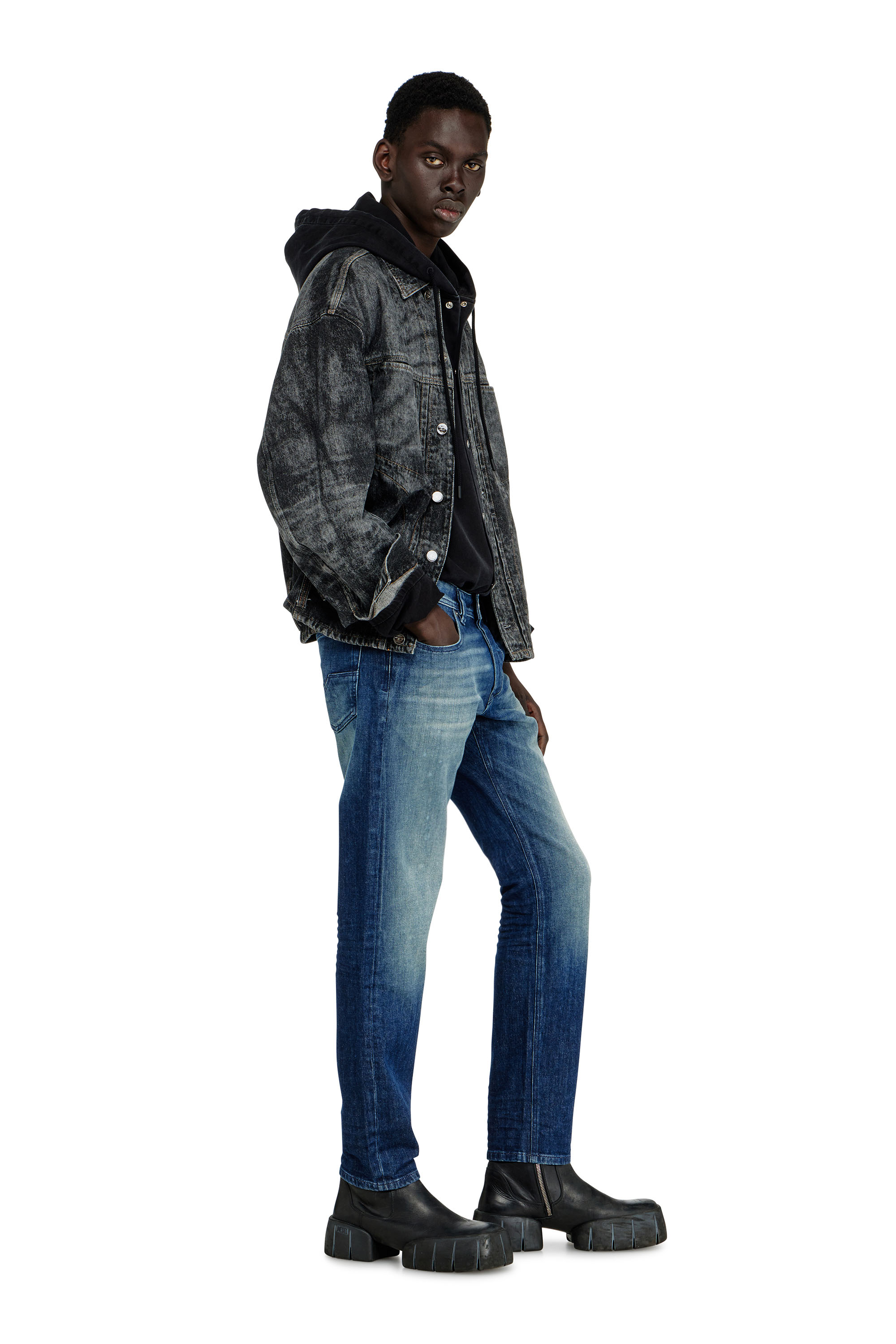 Diesel - Regular Jeans 1986 Larkee-Beex 0KBBR Homme, Bleu Fonc&eacute; - Image 2