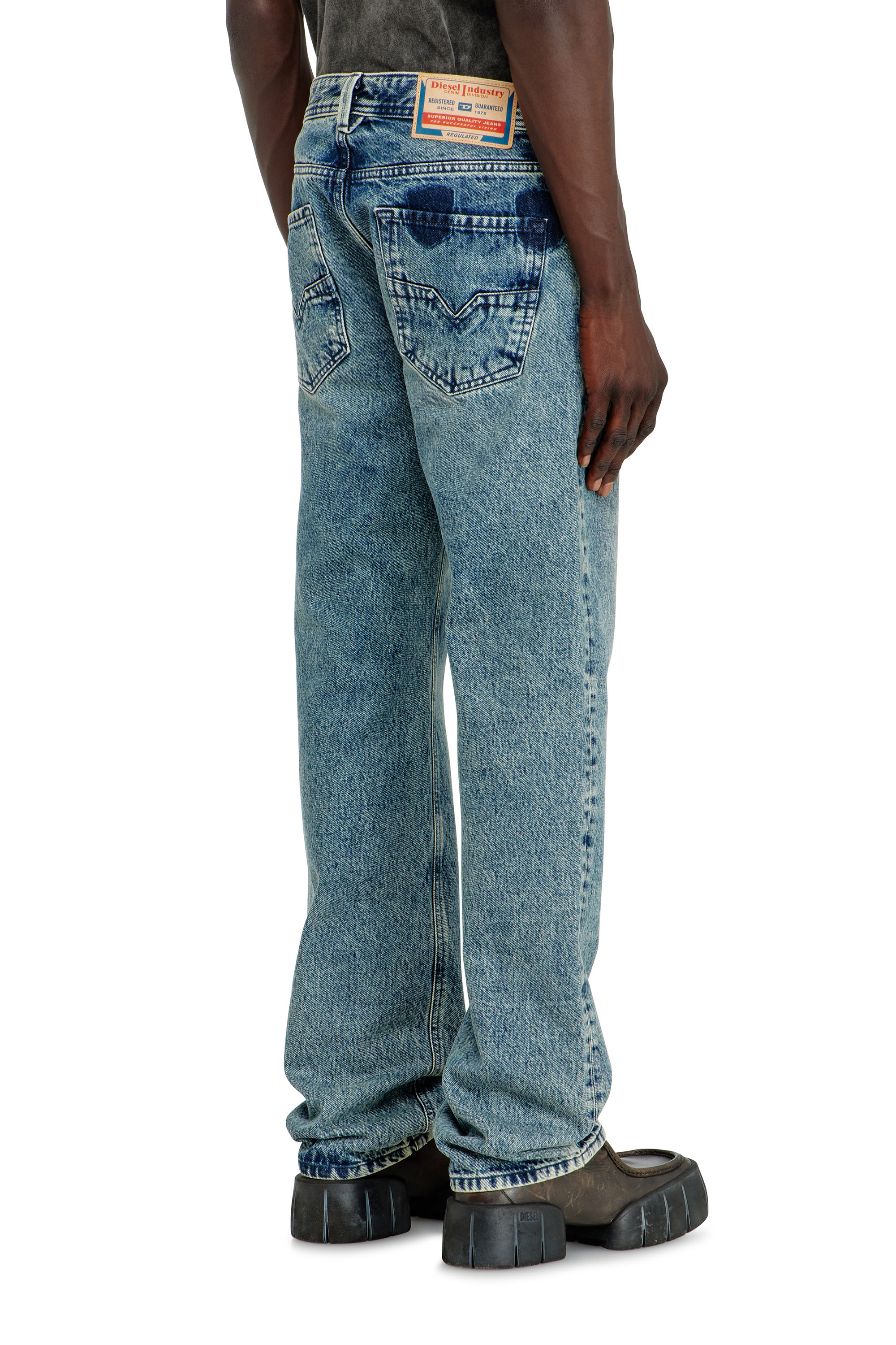 Diesel - Regular Jeans 1985 Larkee 0IFBV Homme, Bleu moyen - Image 5