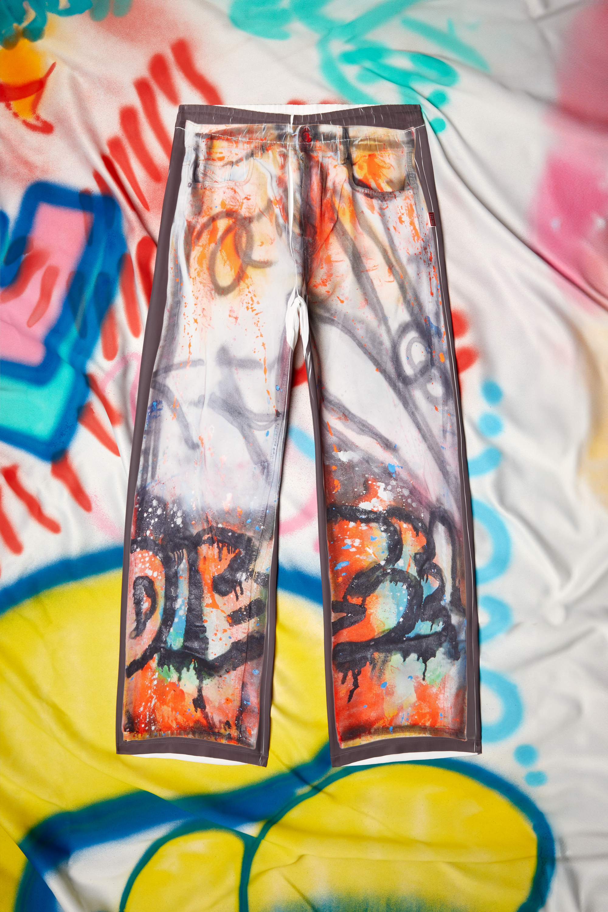 Diesel - P-AFTER-GRAFFITI-USA, Pantalon avec fit relaxed et imprimé graffiti Mixte in Gris - 3