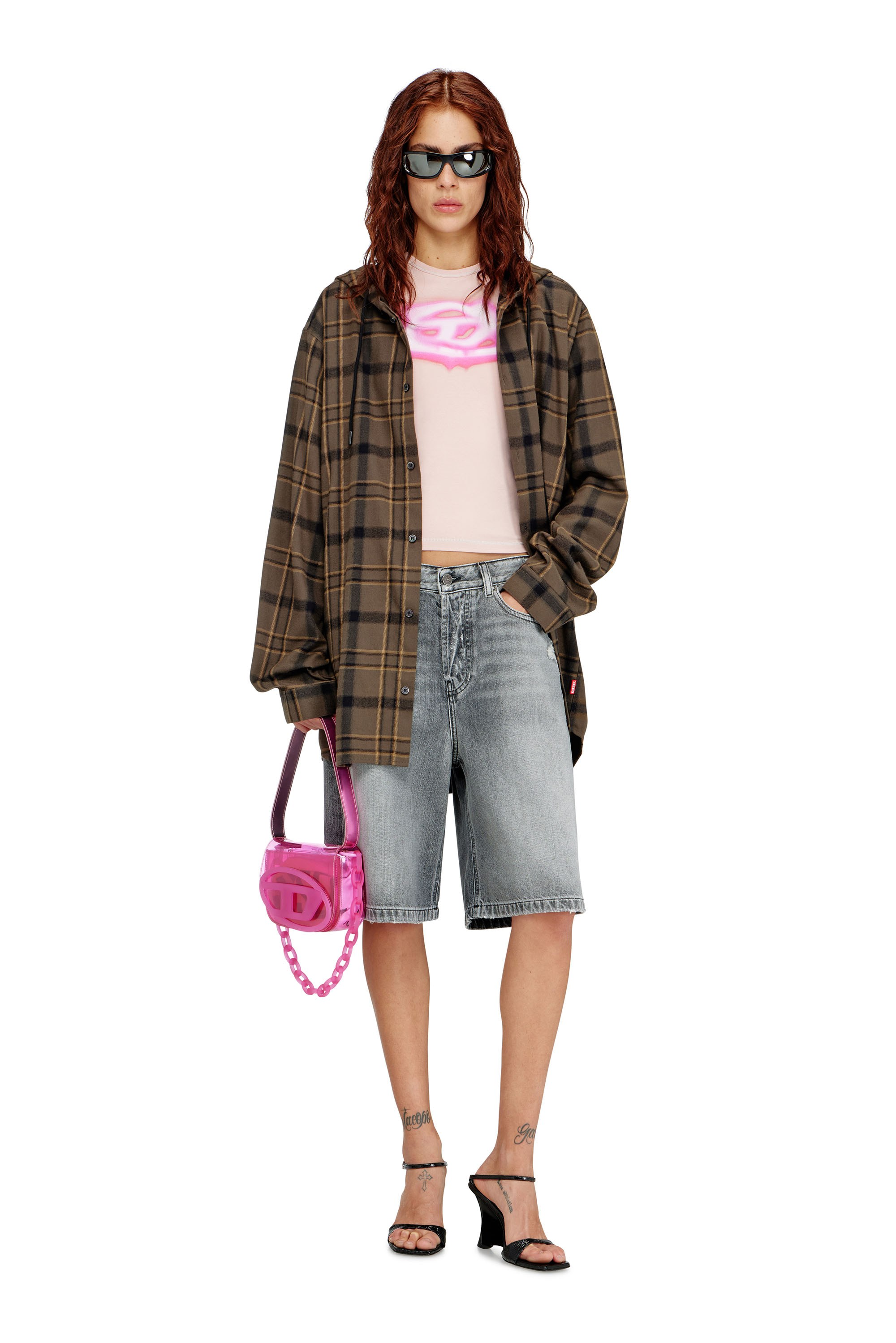 Diesel - DE-SIRE-SHORT, Short en denim &agrave; ourlets effiloch&eacute;s Femme in Gris - 2