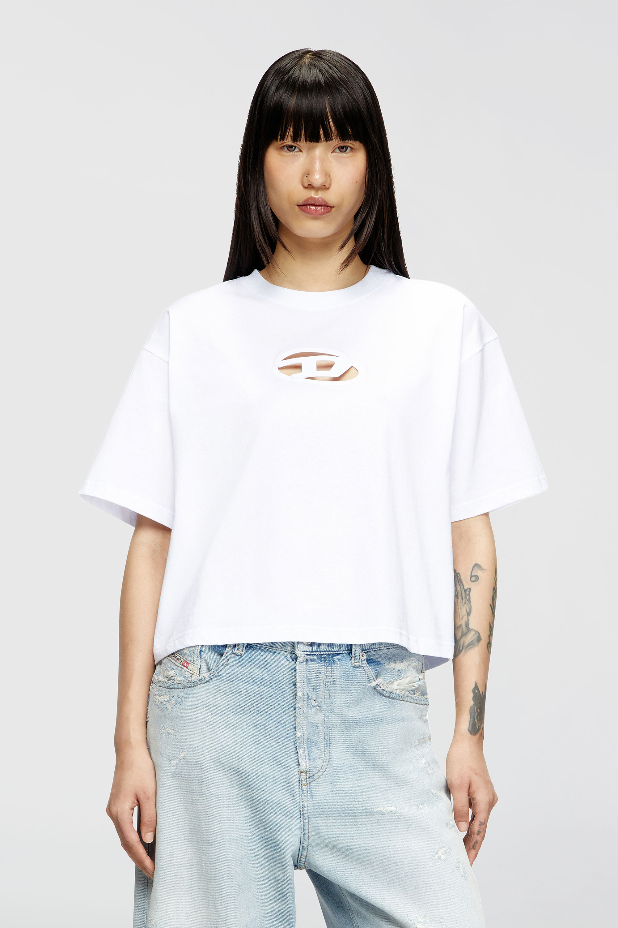 Diesel - T-BUXT-CROP-OD, T-shirt boxy avec cut-out Oval D Femme in Blanc - 3