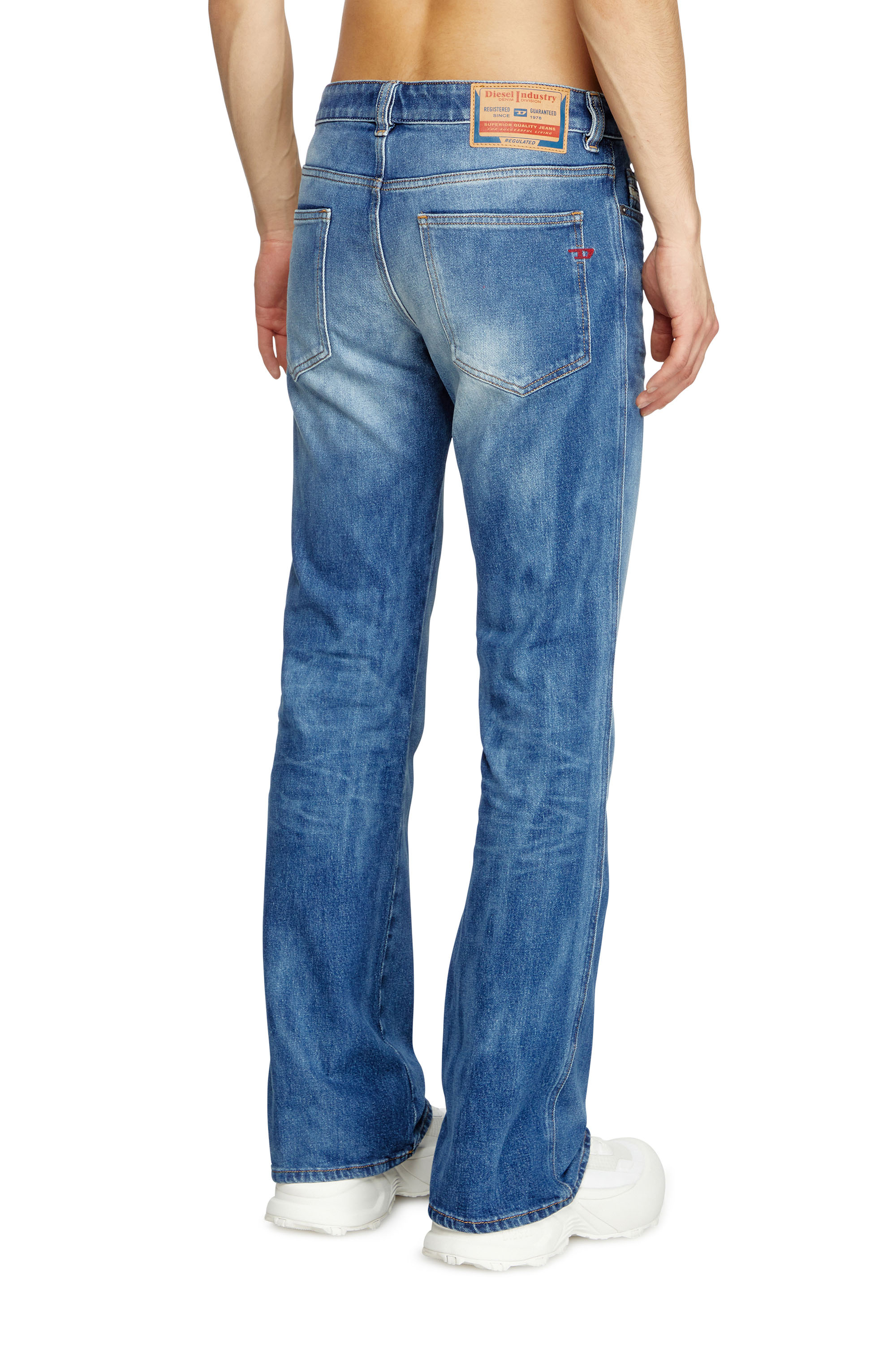 Diesel - Bootcut Jeans 1998 D-Buck 09L19 Homme, Bleu moyen - Image 4