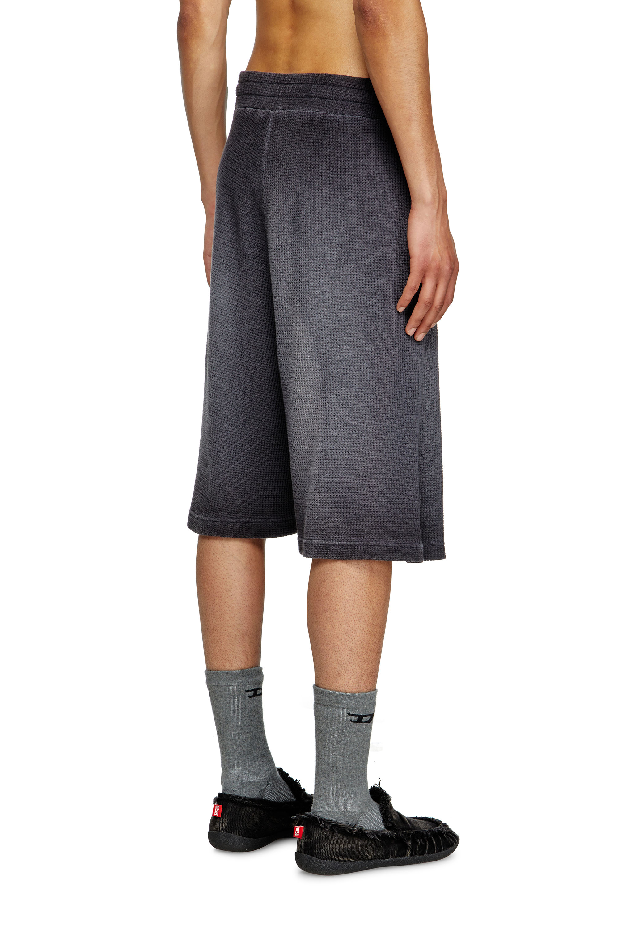 Diesel - P-WARKY-SHORT, Short gaufré avec imprimé médiéval Homme in Noir - 2