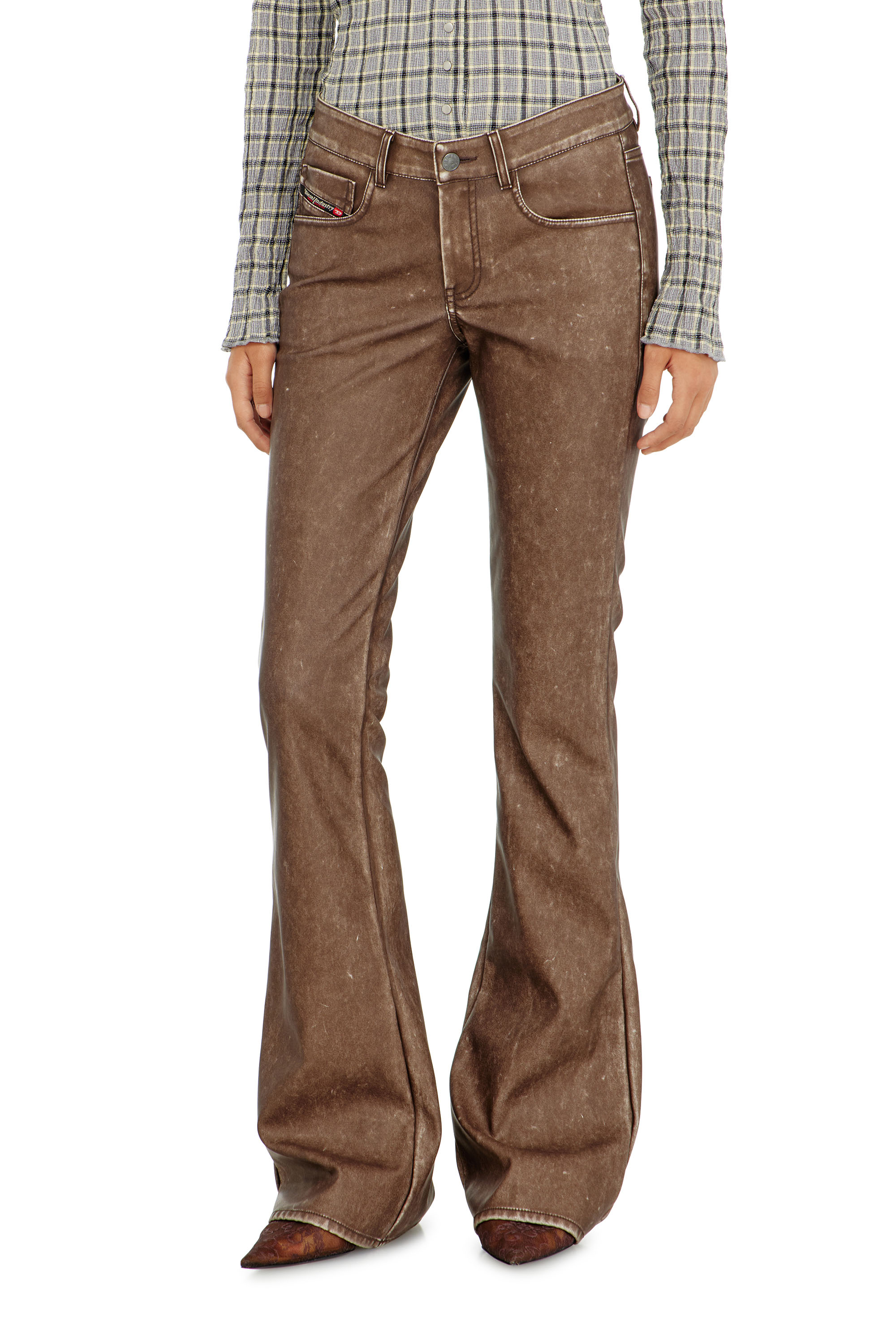 Diesel - P-STELLAR-S1, Pantalon bootcut en tissu enduit trait&eacute; Femme in Marron - 2