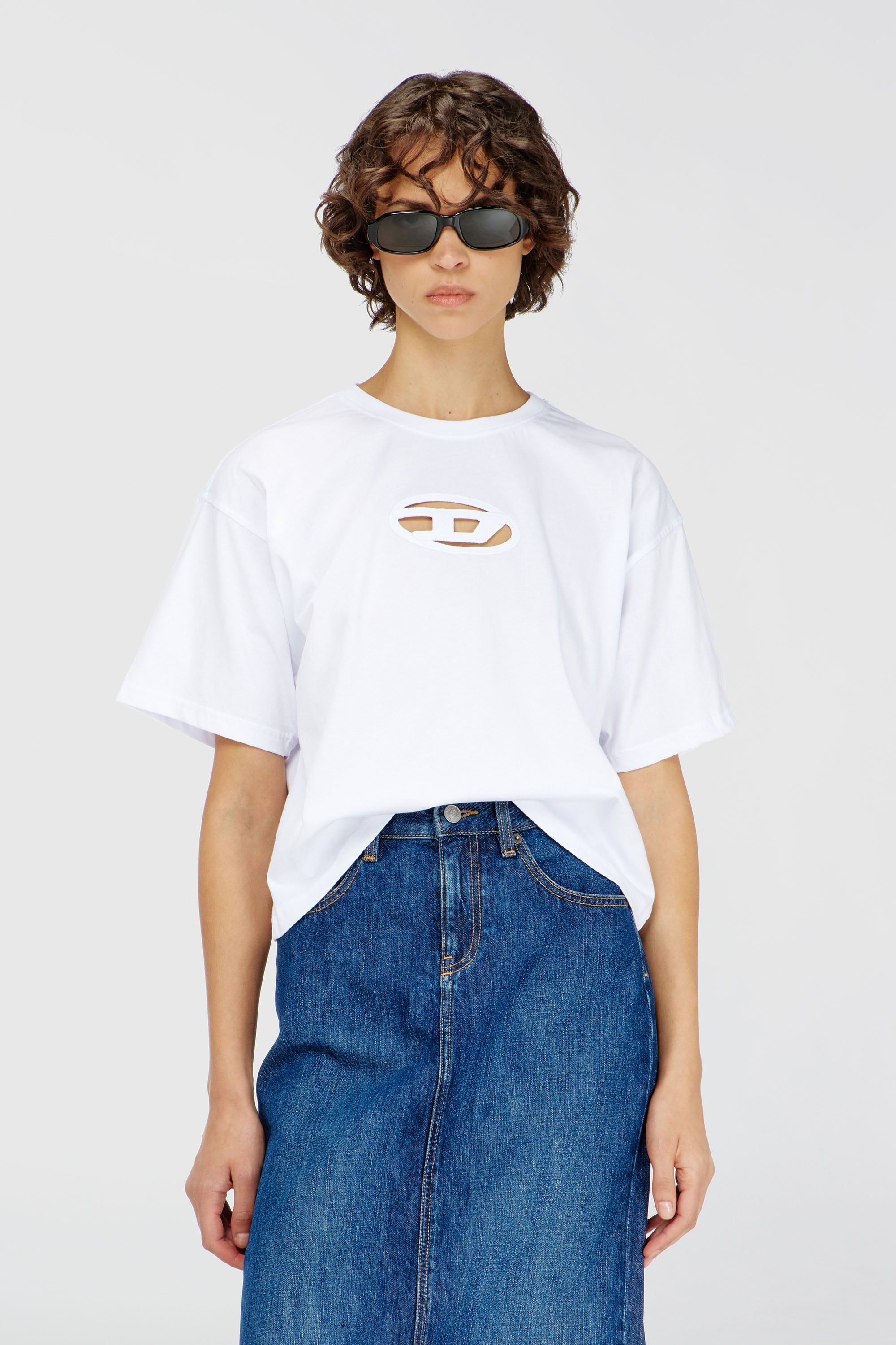 Diesel - T-BUXT-CROP-OD, T-shirt boxy avec cut-out Oval D Femme in Blanc - 1