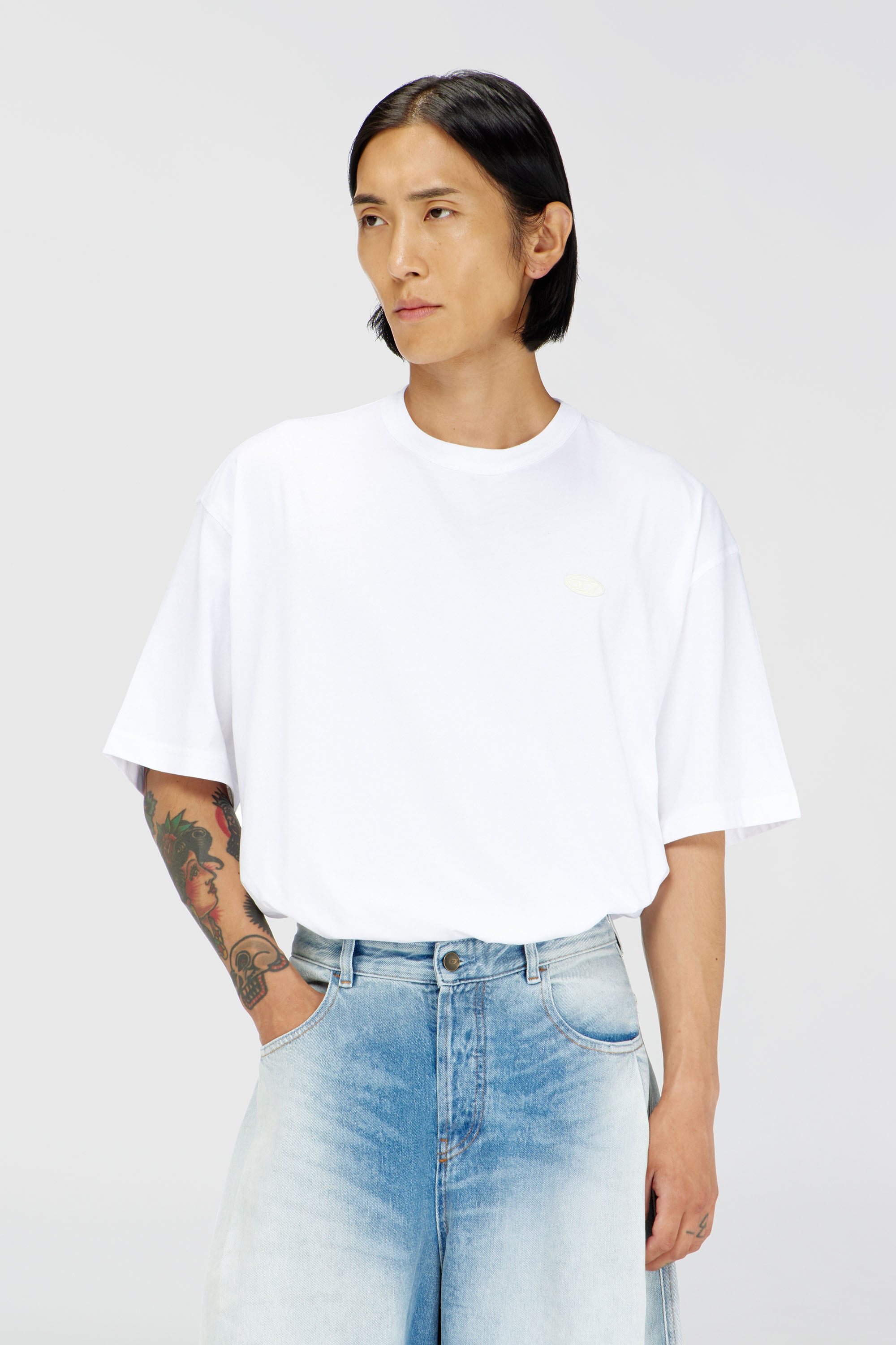Diesel - T-WASH-MOON-T92, T-shirt en coton avec logo Oval D et graphisme Homme in Blanc - 1