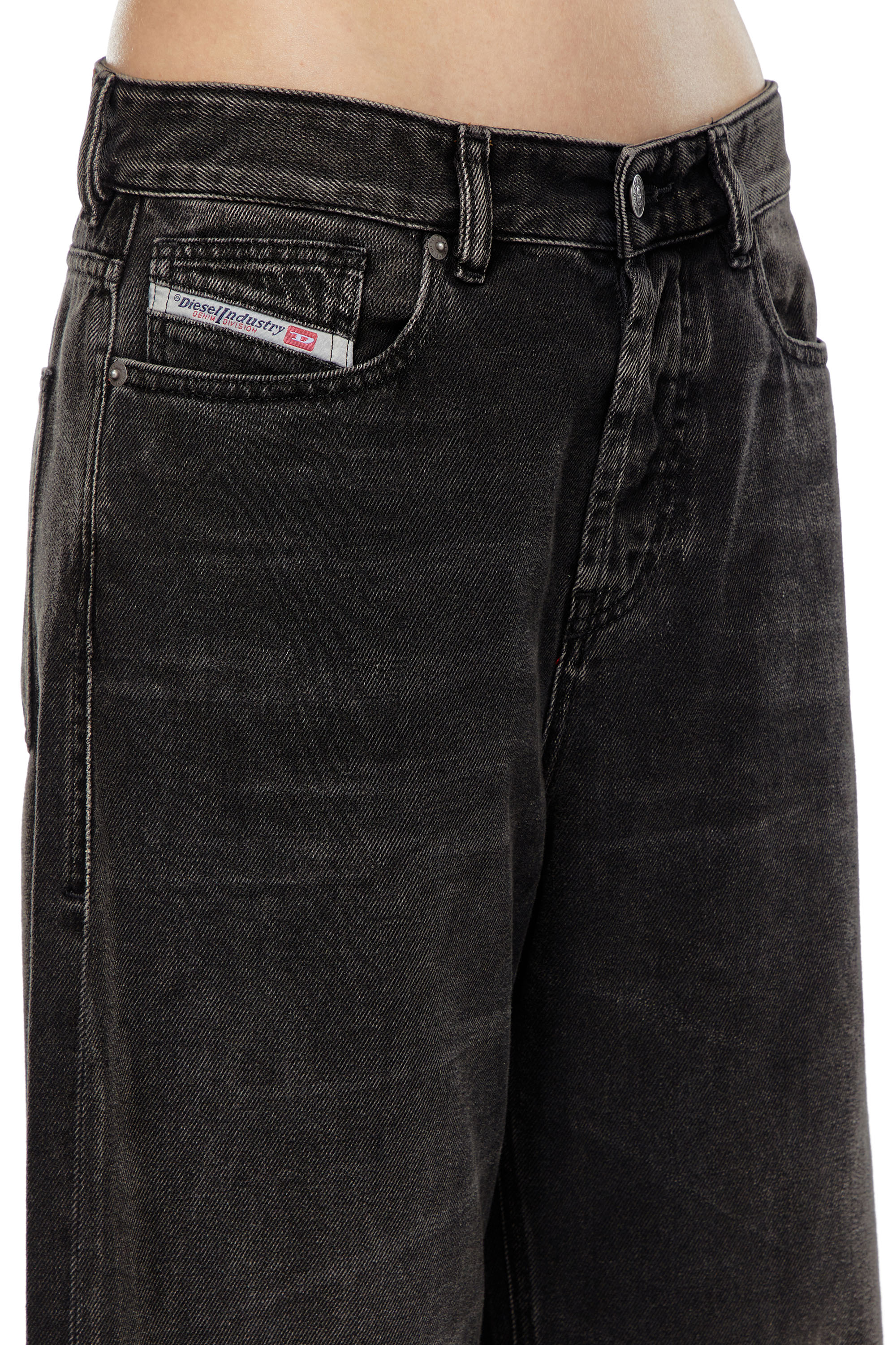 DIESEL 1996 Dシアワイトレックティストレストシンス 【関税込】 D-Sire 1996 Femme : Jeans cargo 90's taille basse, noir | Diesel