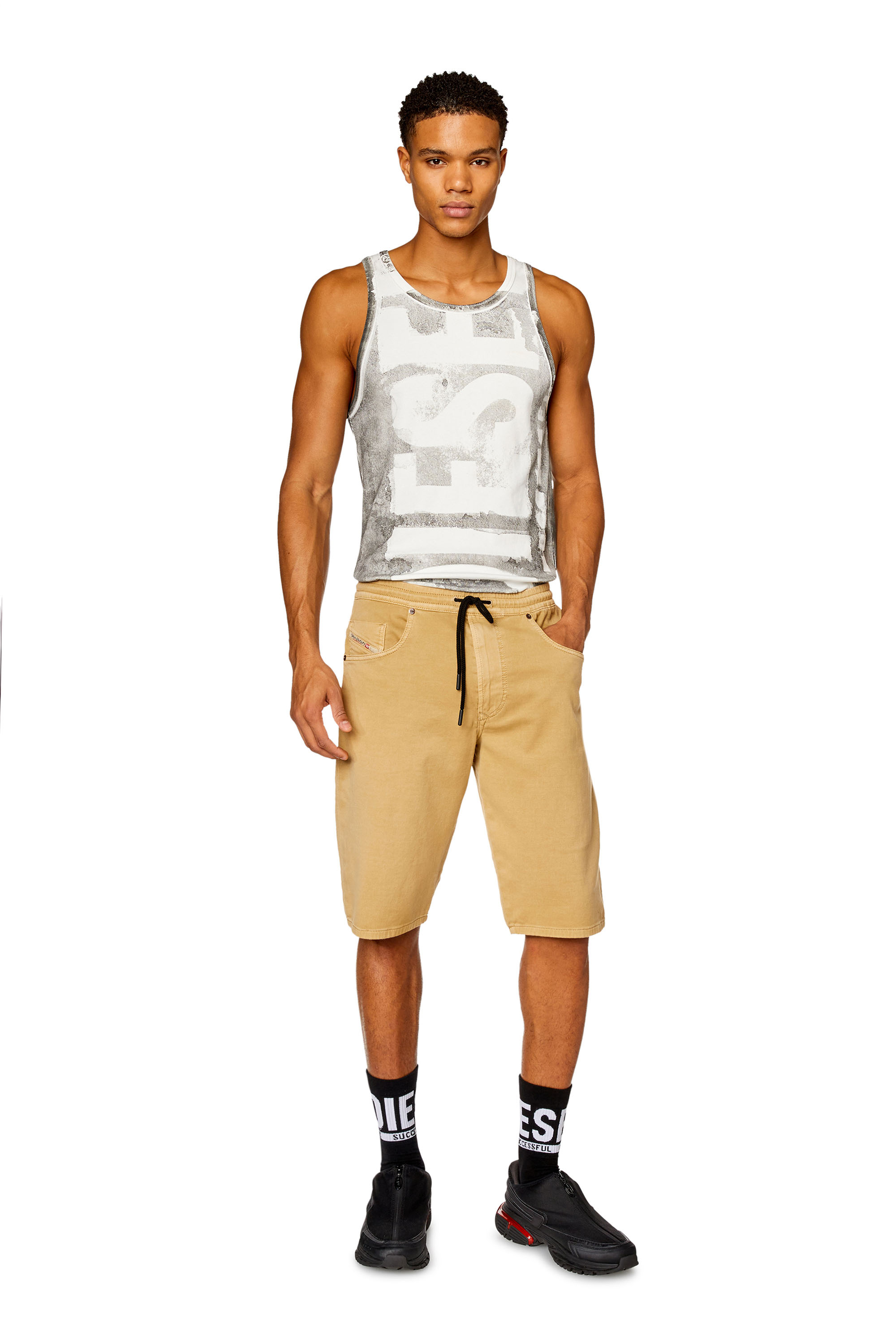 Diesel - 2033 D-KROOLEY-SHORT JOGG, Short chino en JoggJeans Homme in Marron - 2