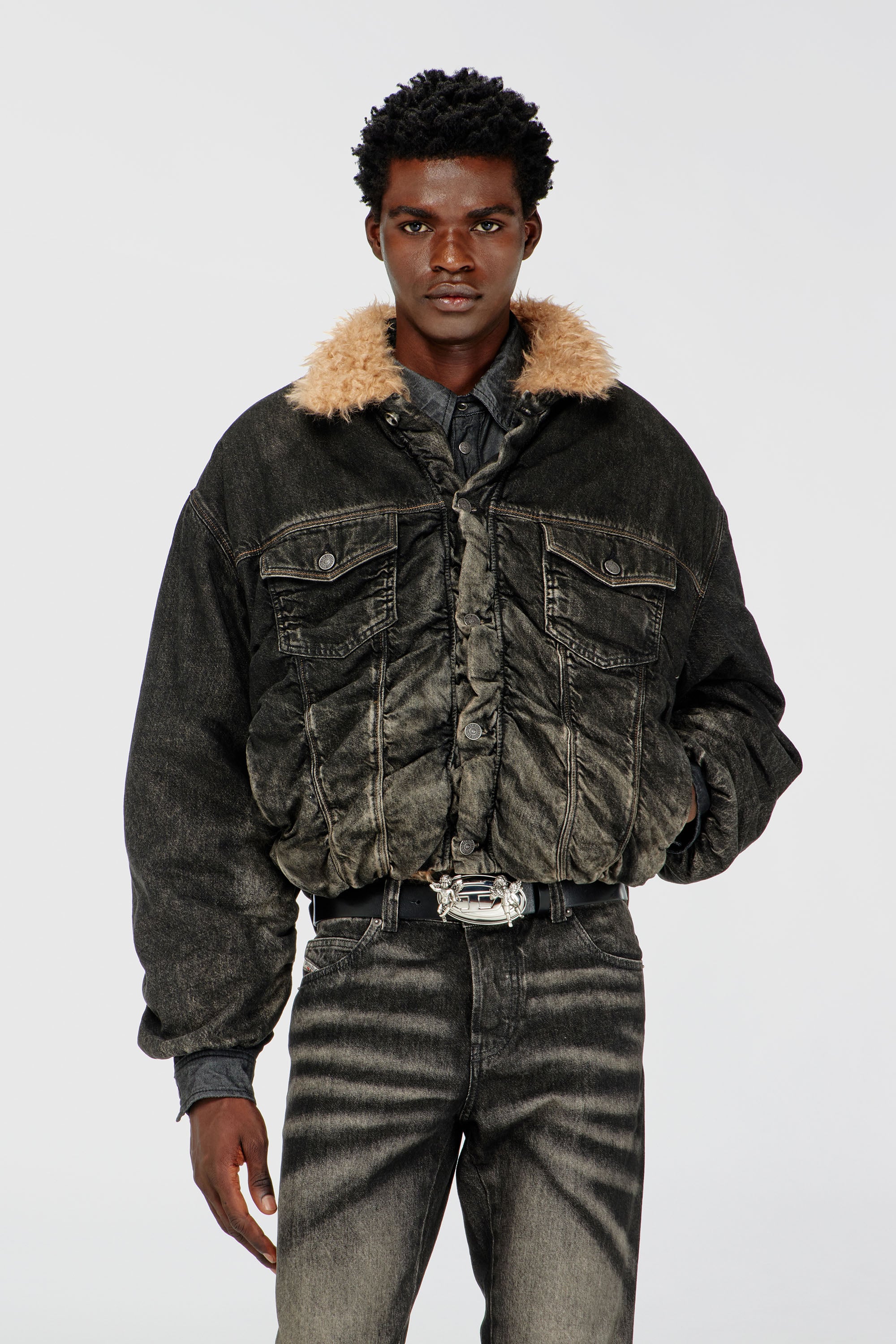Diesel - D-CURLY-FSJ, Veste trucker en denim effet us&eacute; doubl&eacute;e teddy Mixte in Noir - 1