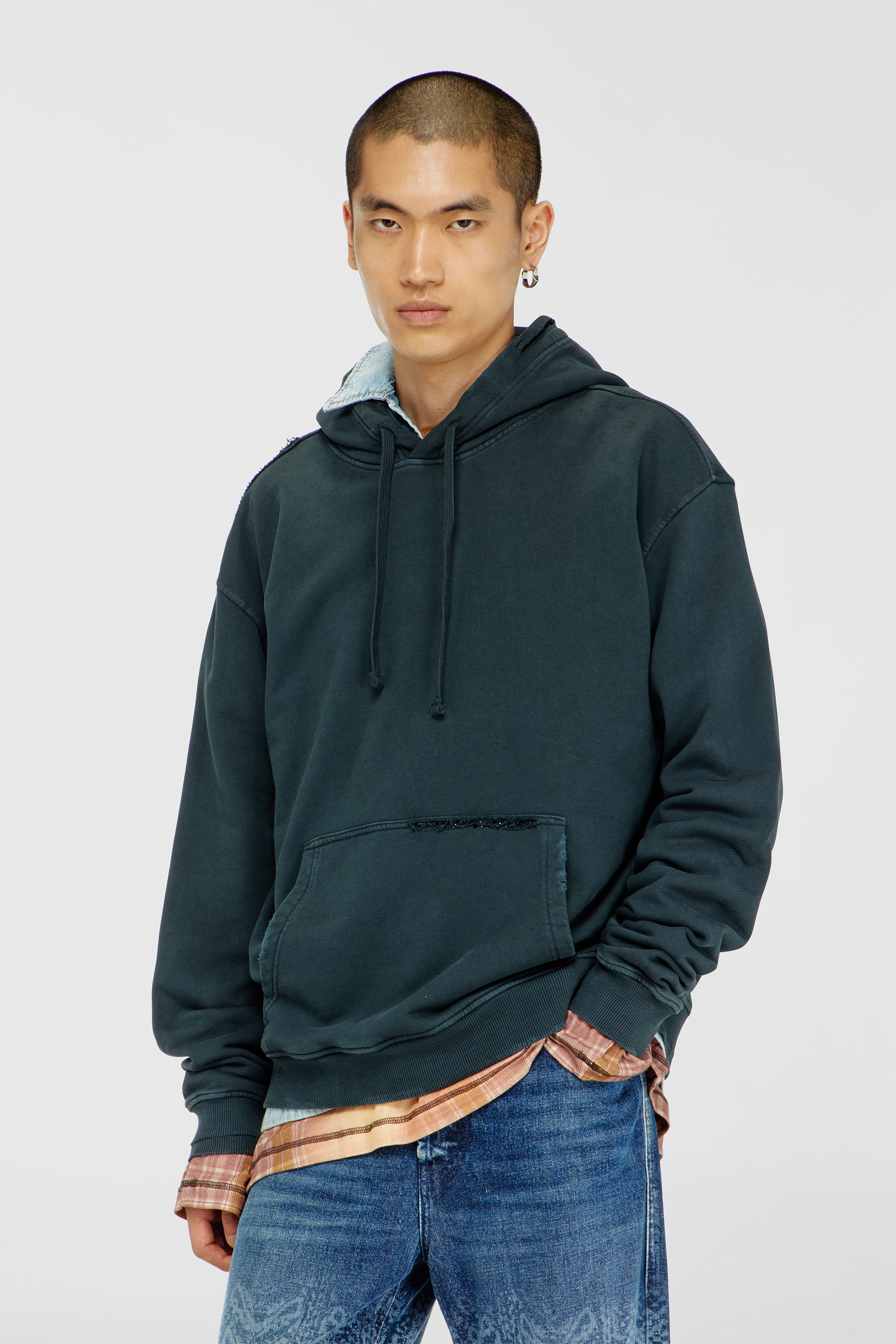 Diesel - S-NORM-HOOD-CRYSTALS, Sweat &agrave; capuche avec d&eacute;chirures et d&eacute;tails en cristal Homme in Vert - 1