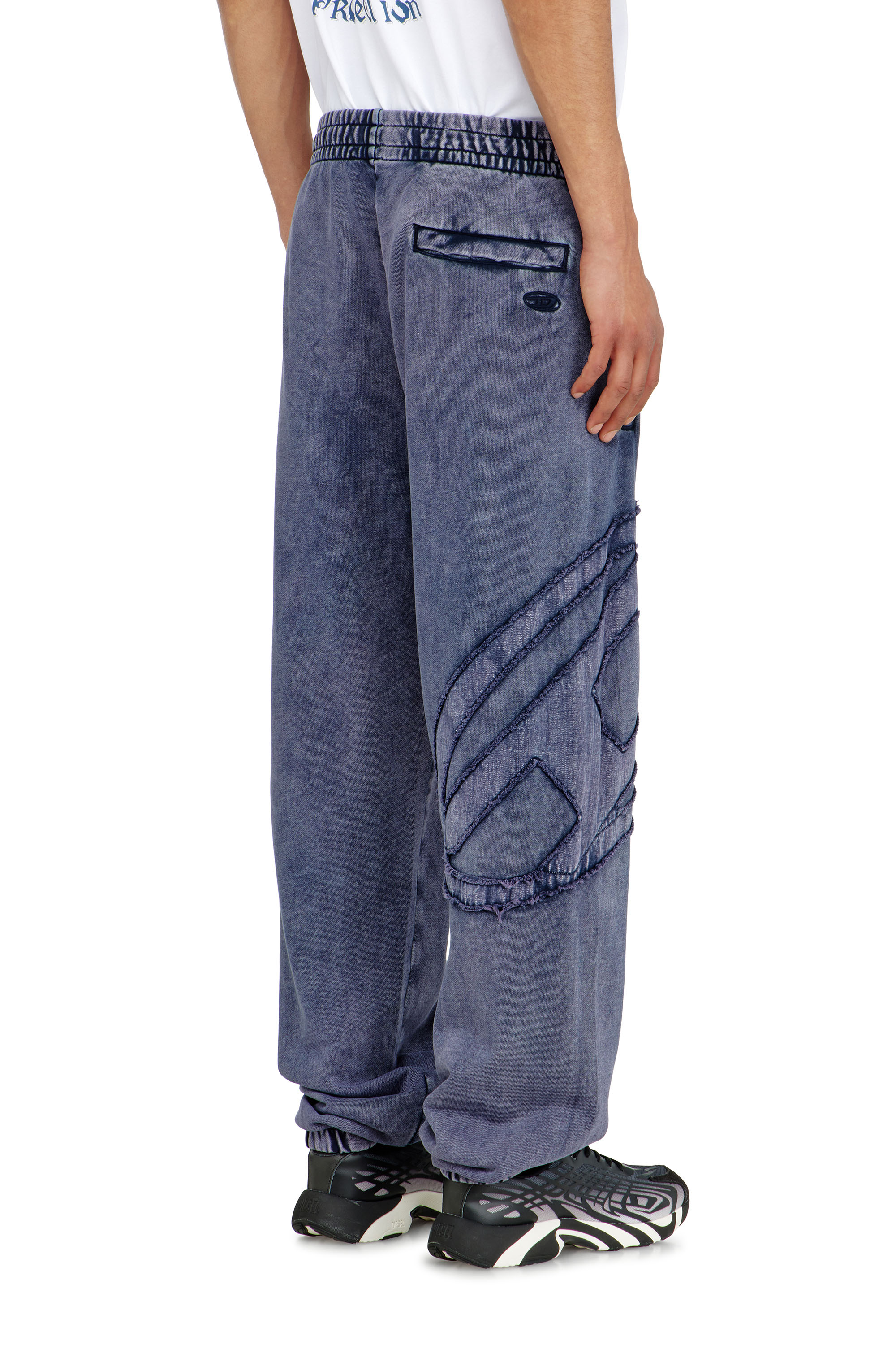 Diesel - P-MARKY-DEN, Pantalon en coton biologique avec &eacute;cusson Oval D Homme in Bleu - 4