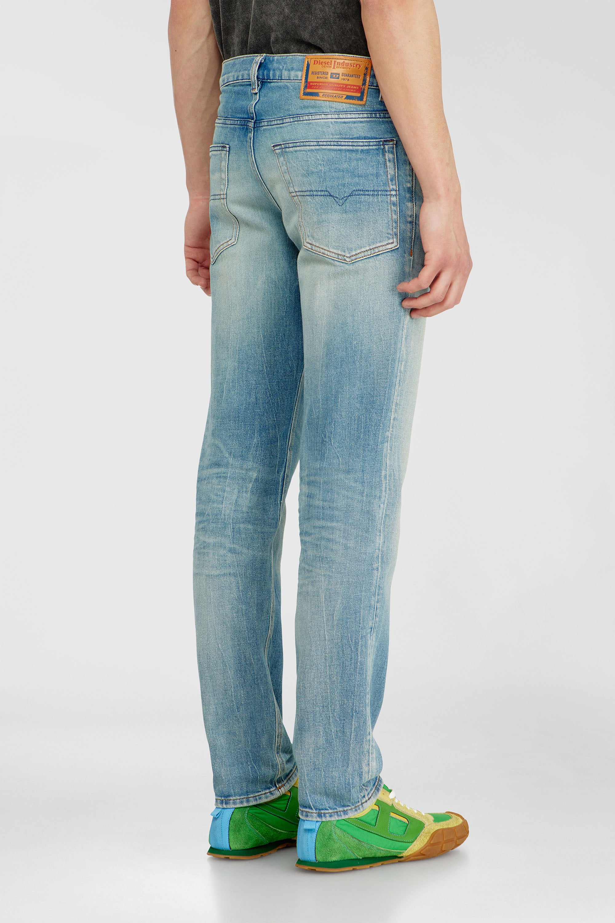 Diesel - Regular Jeans 2023 D-Finitive 09P33 Homme, Bleu Clair - Image 5