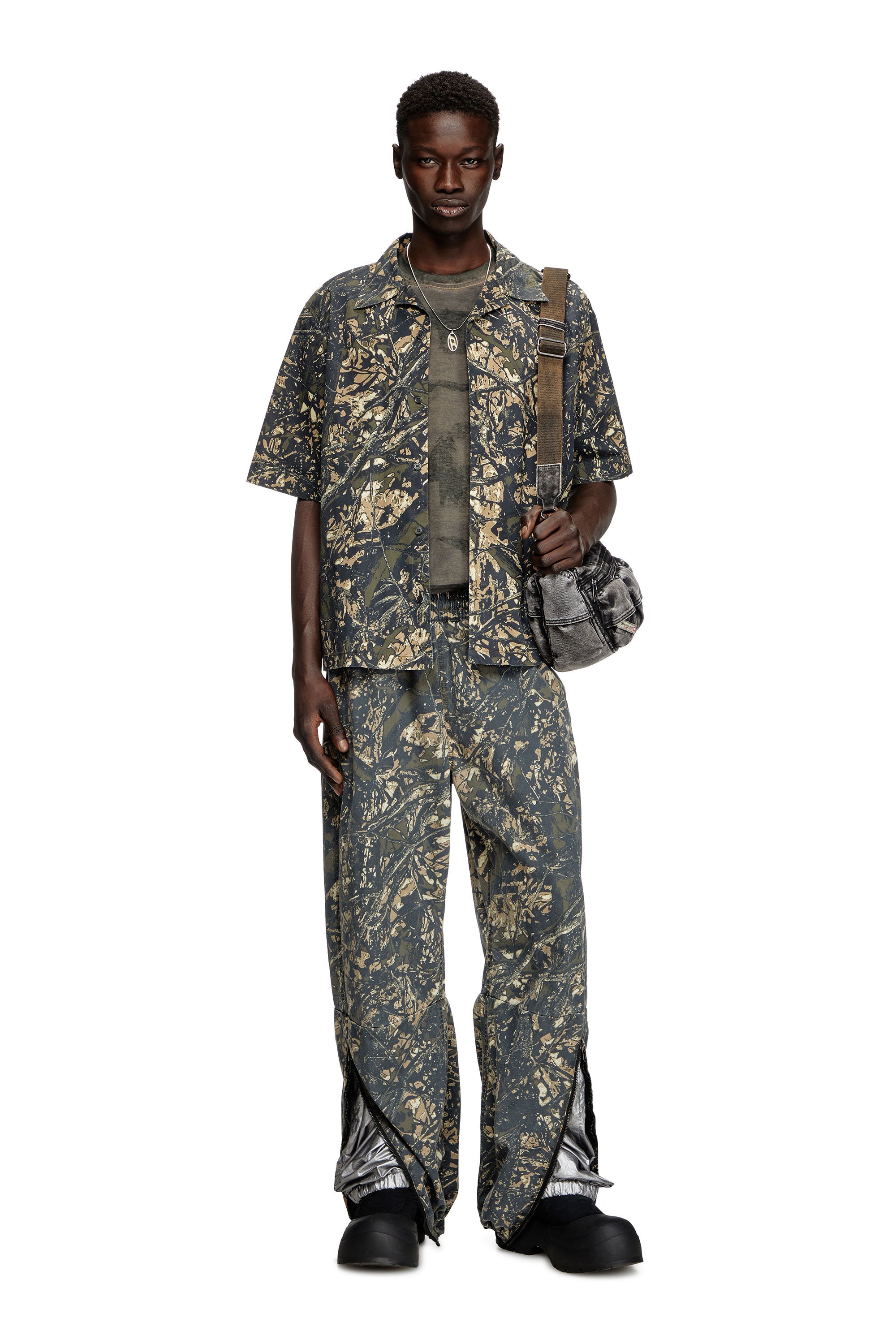 Diesel - P-LINT, Pantalon utility avec imprimé camouflage stylisé Homme in Polychrome - 2