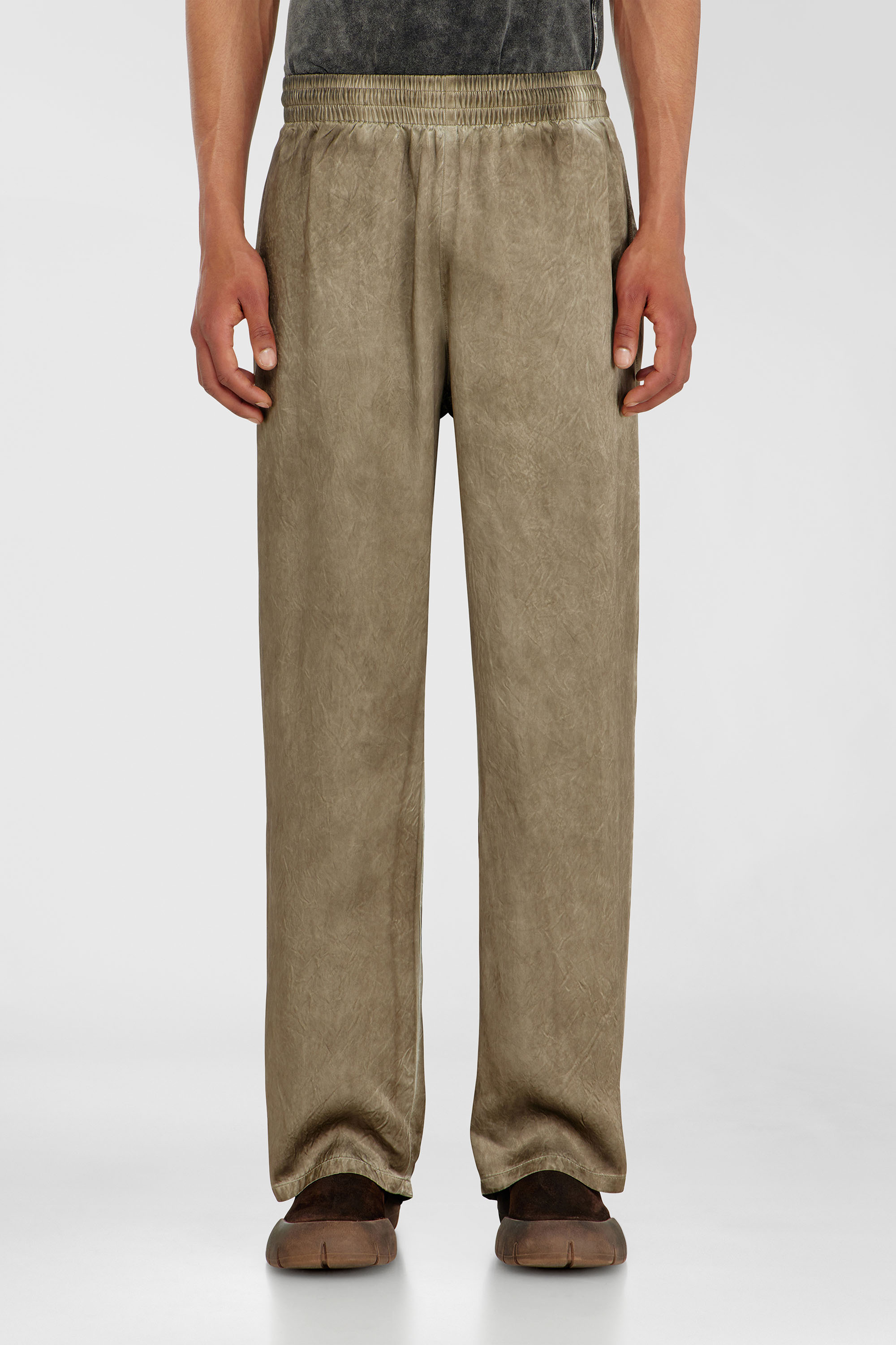 Diesel - P-THECK-AGCT, Pantalon en satin froiss&eacute; Homme in Marron - 3