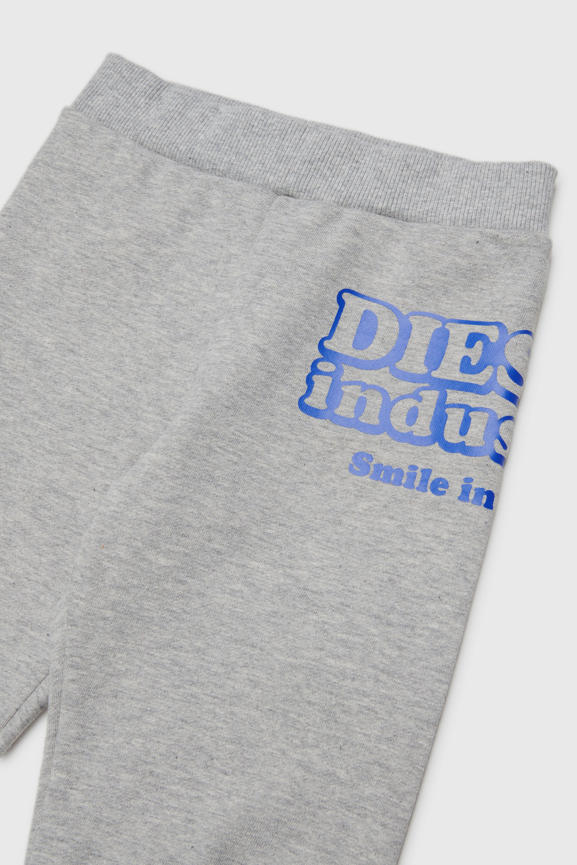 Diesel - PLODIMIB, Pantalon de surv&ecirc;tement en coton avec imprim&eacute; Diesel Industry Homme in Gris - 3