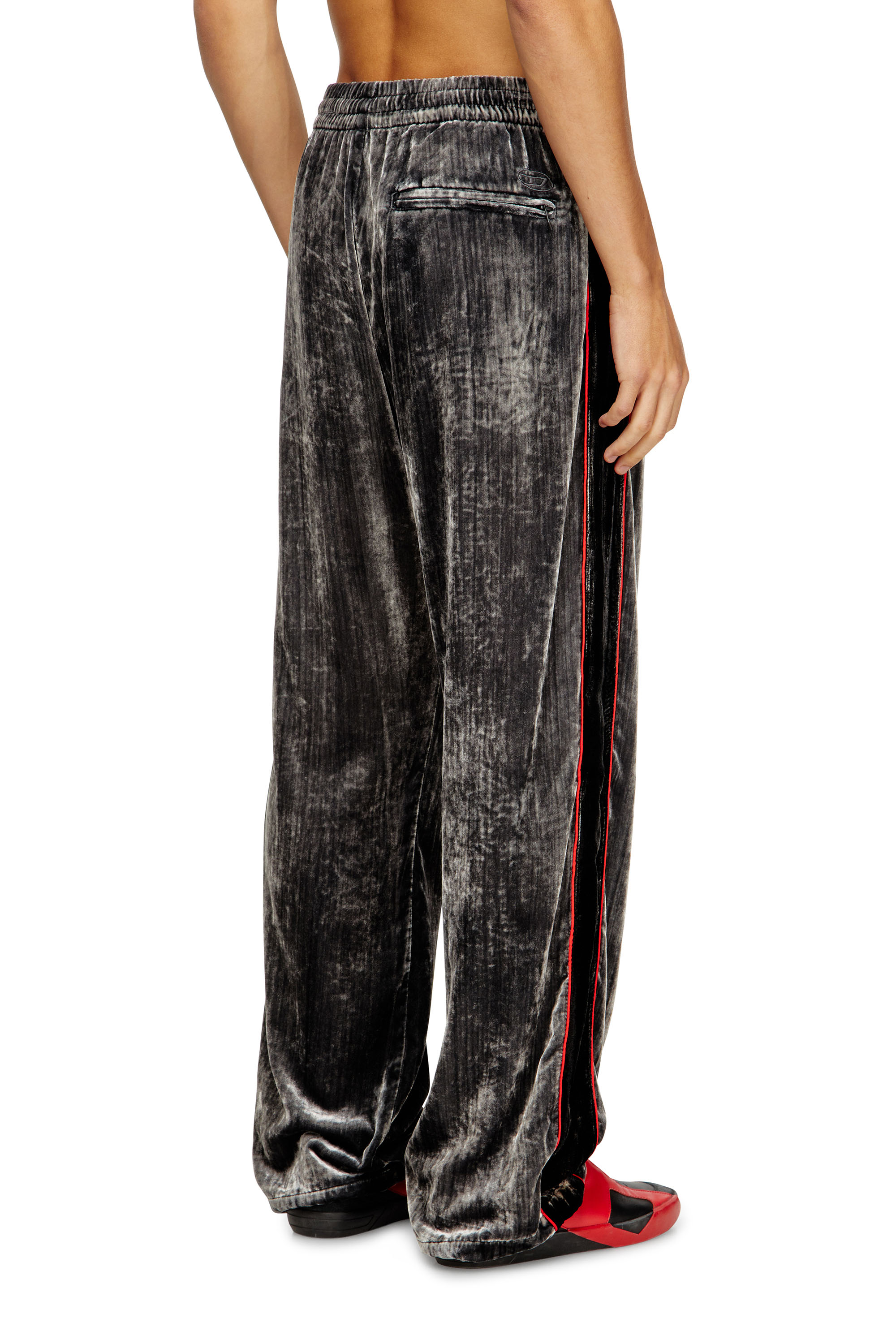 Diesel - P-HAY, Pantalon de survêtement en velours traité Homme in Gris - 4