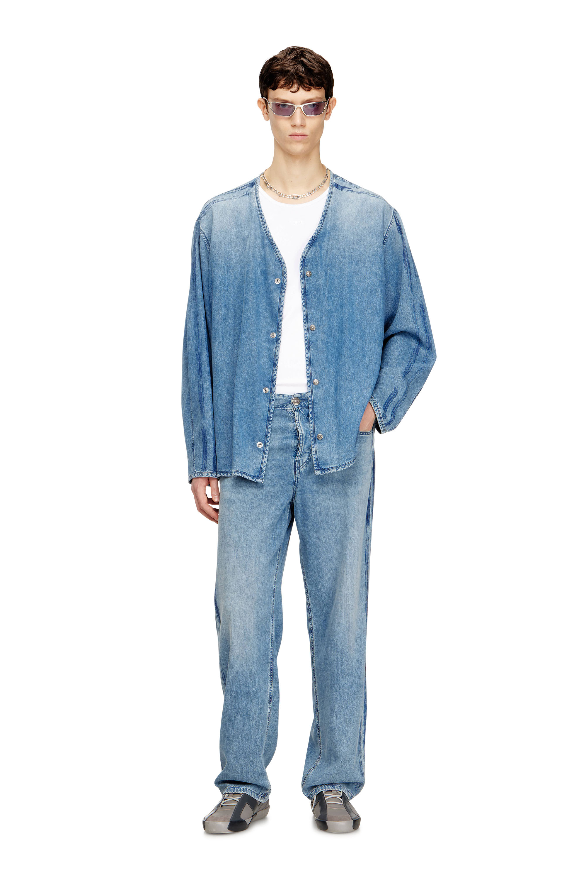 Diesel - D-CADI-S, Chemise &agrave; col en V en denim fluide &agrave; rayures Homme in ToBeDefined - 2