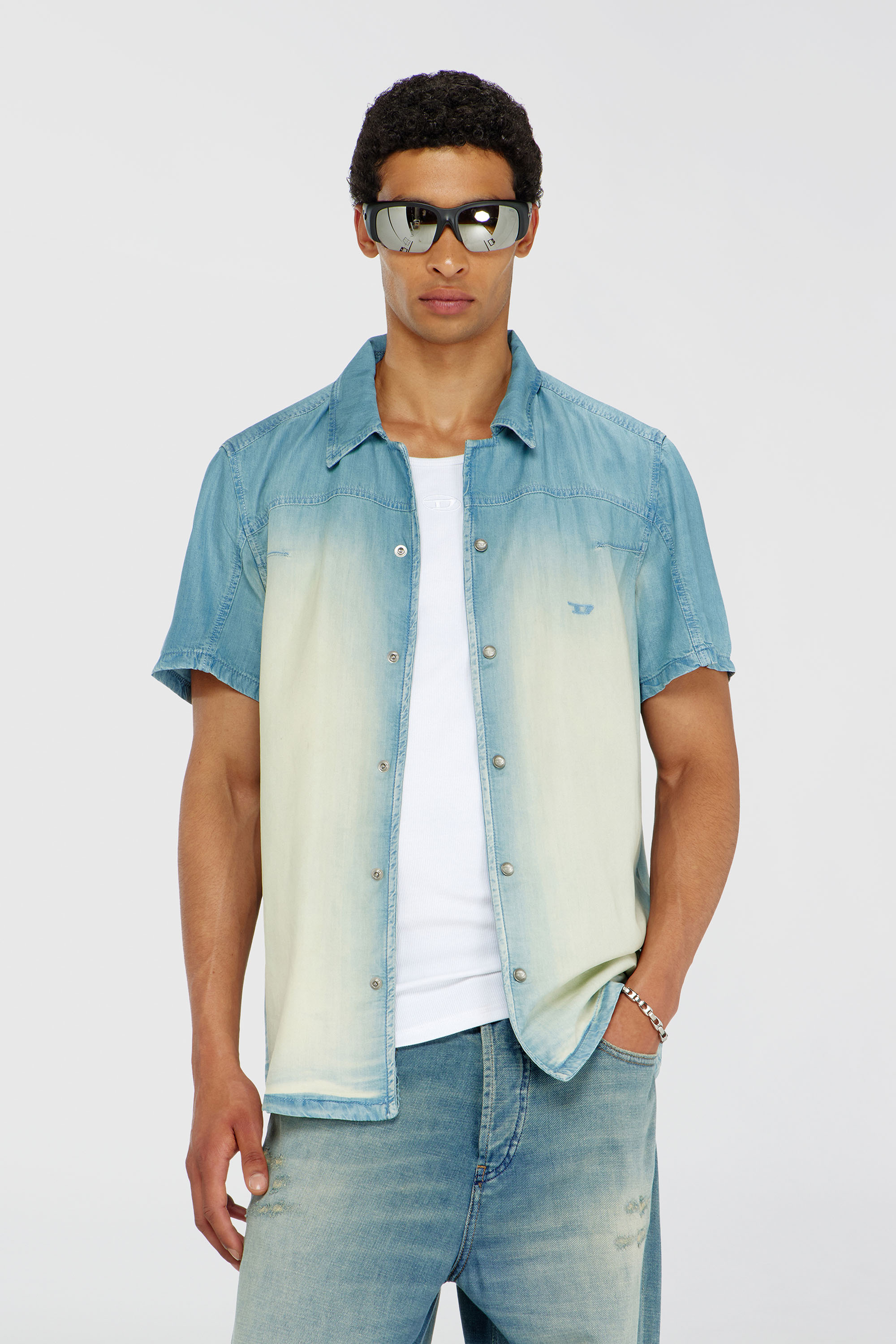 Diesel - D-CLARIVO-S, Chemise &agrave; manches courtes en denim fluide surteint Homme in Bleu - 1