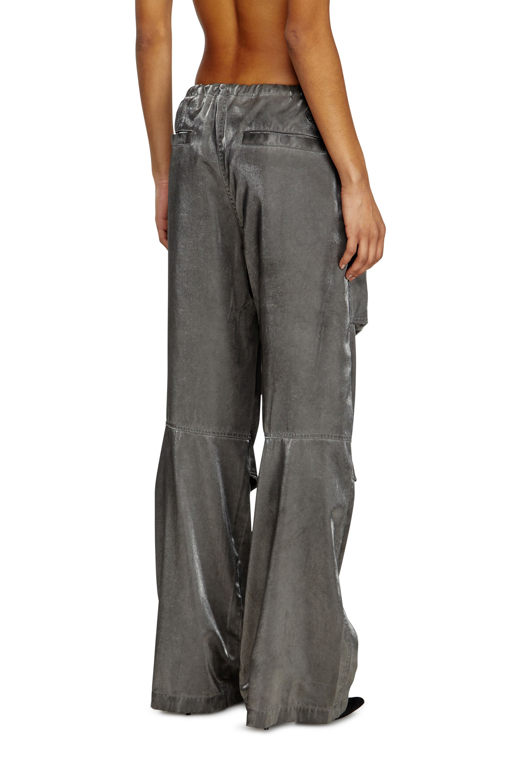 Diesel - P-RODIGE, Pantalon cargo en satin Femme in Gris - 4