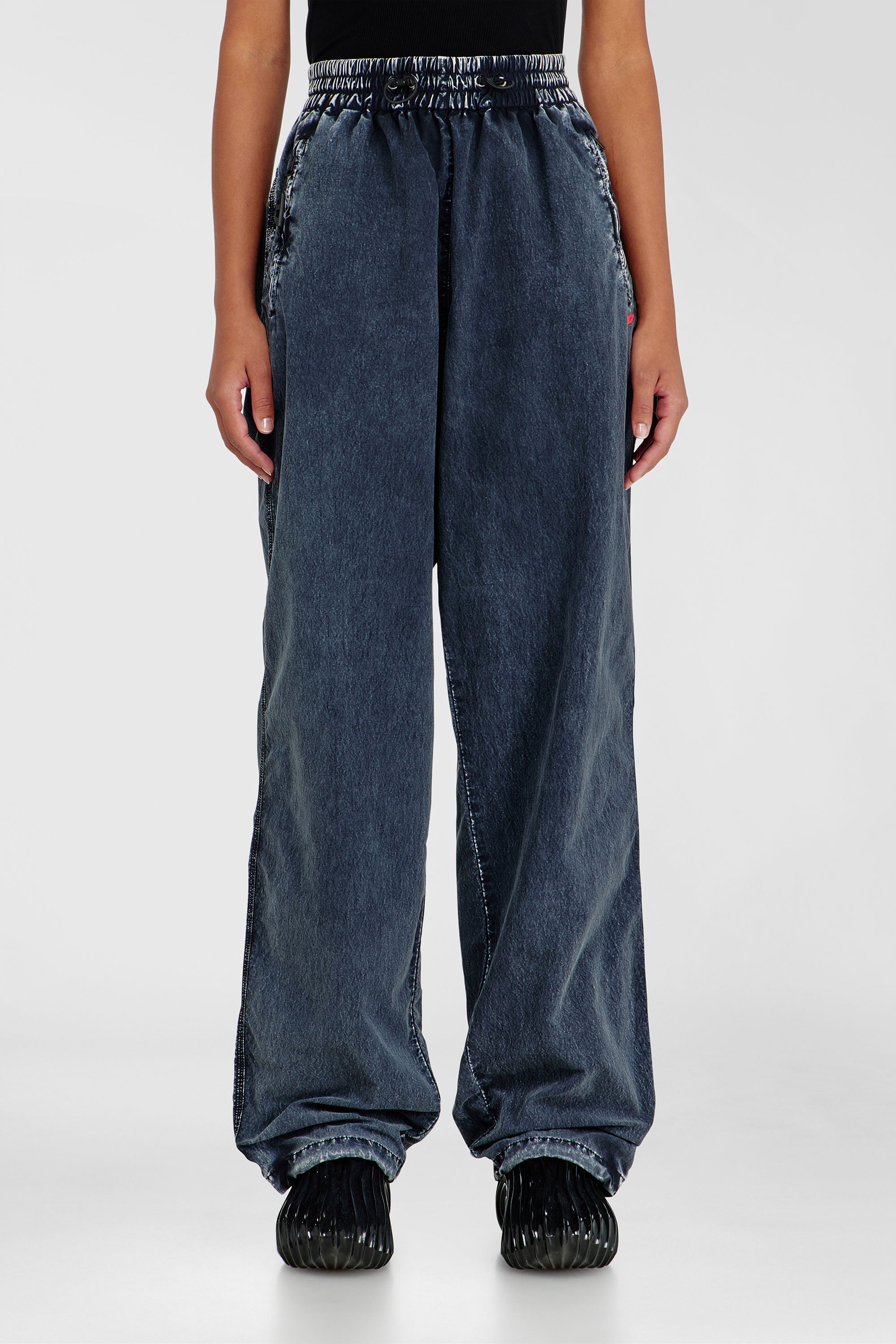 Diesel - P-APYRI, Pantalon acid-wash en nylon Taslan Femme in Bleu - 1