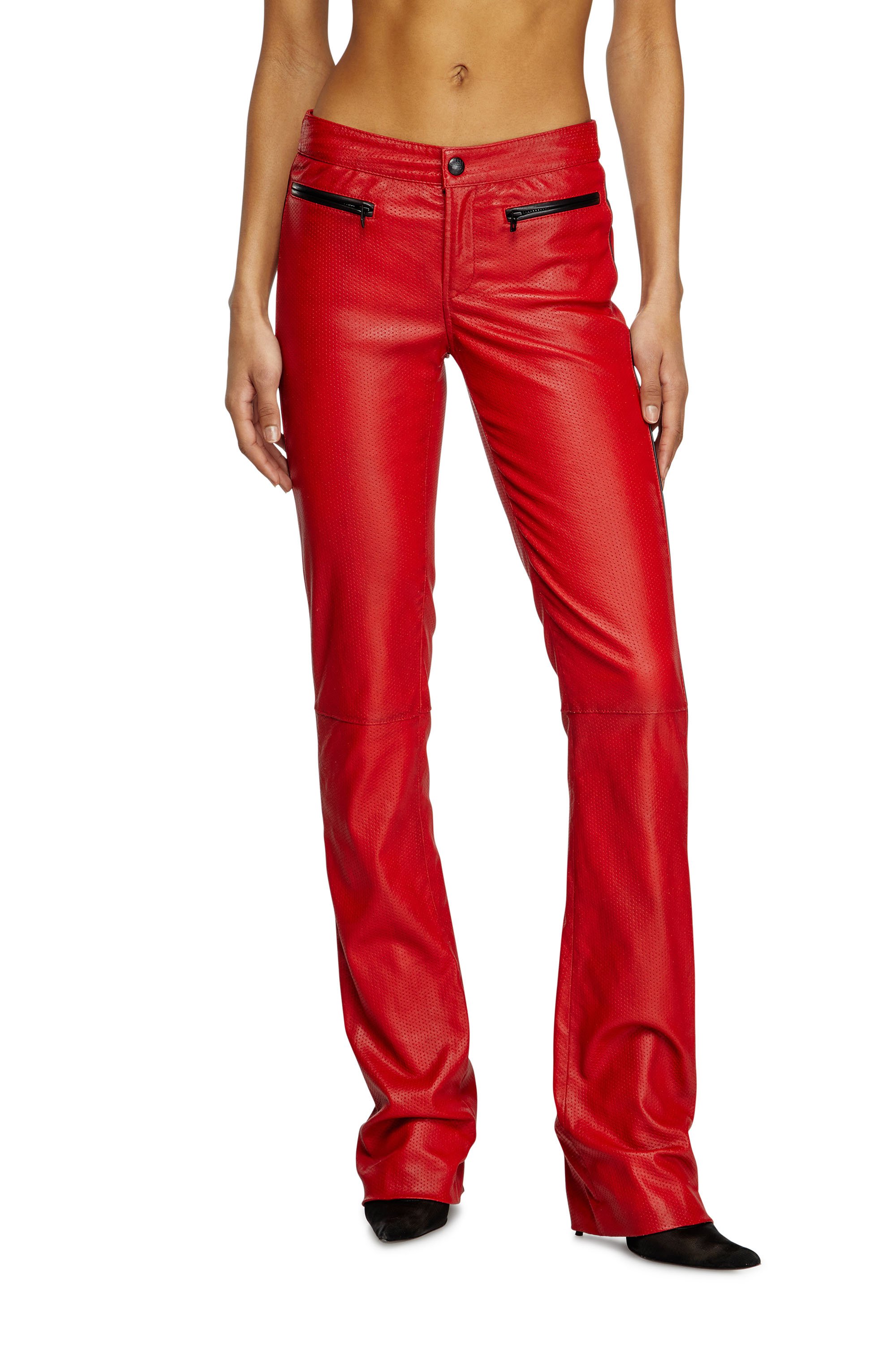 Diesel - L-INSEY, Pantalon de motard en cuir stretch perforé Femme in Rouge - 2