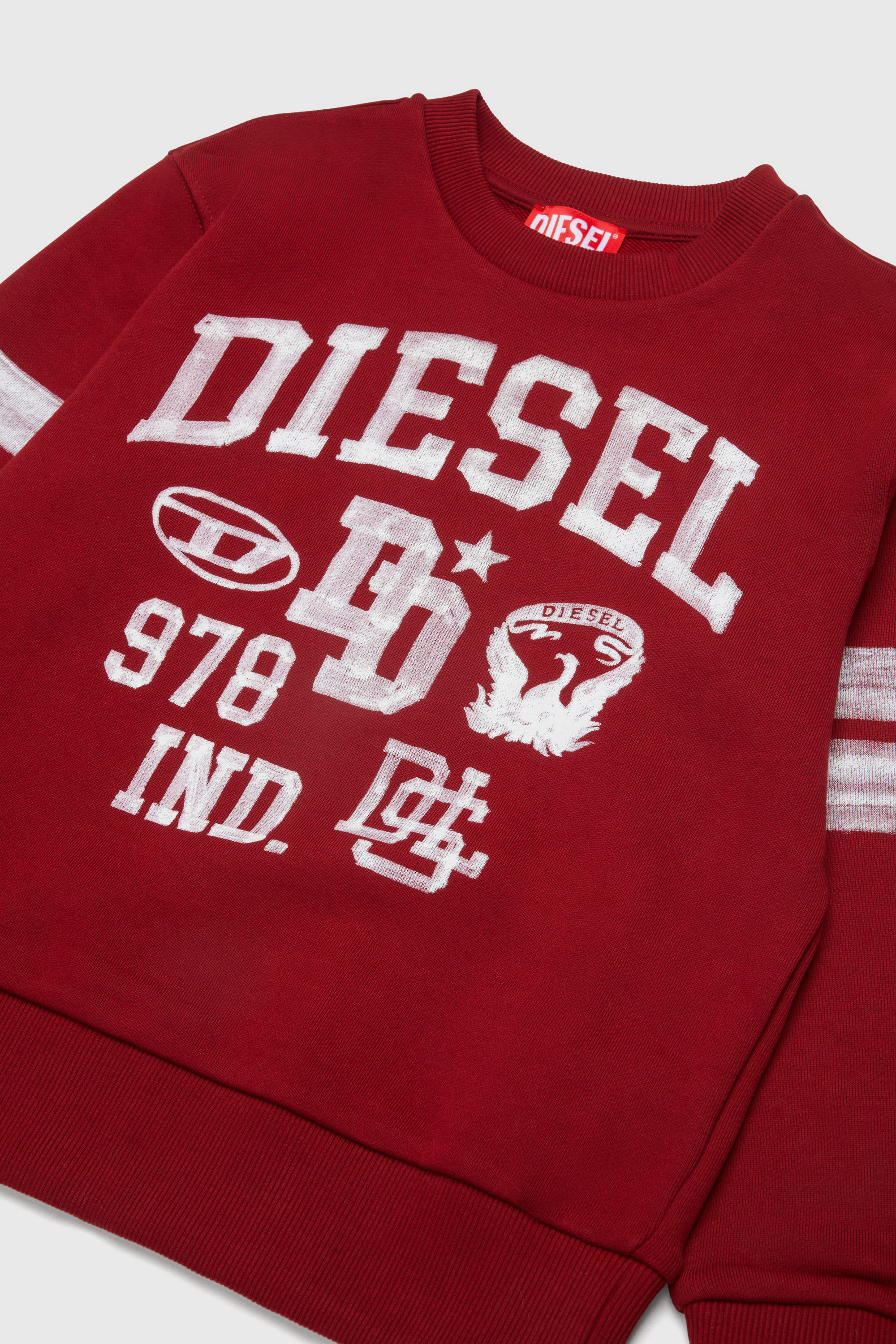 Diesel - SBAND OVER, Sweat-shirt avec imprim&eacute;s logo style coll&egrave;ge Homme in Rouge - 3